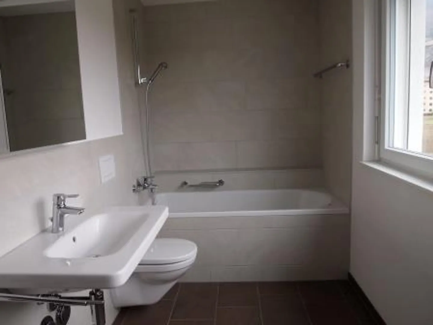 Appartement moderne avec balcon - Photo 4 sur 6