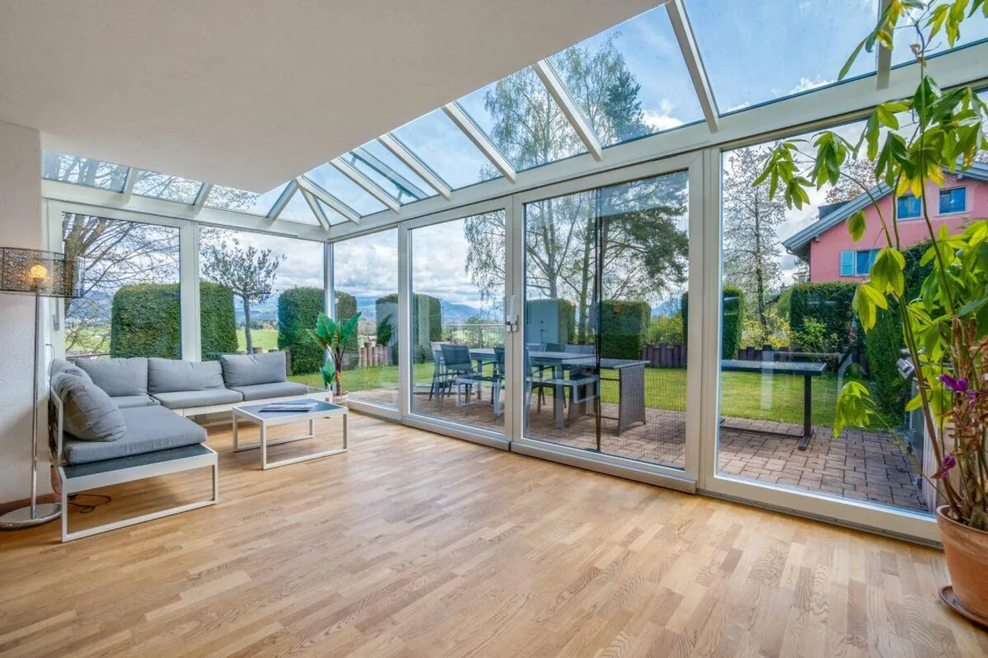 BANQUE VÉRIFIÉE - MAISON AVEC GARAGE PRIVÉ ! - Photo 1 sur 12