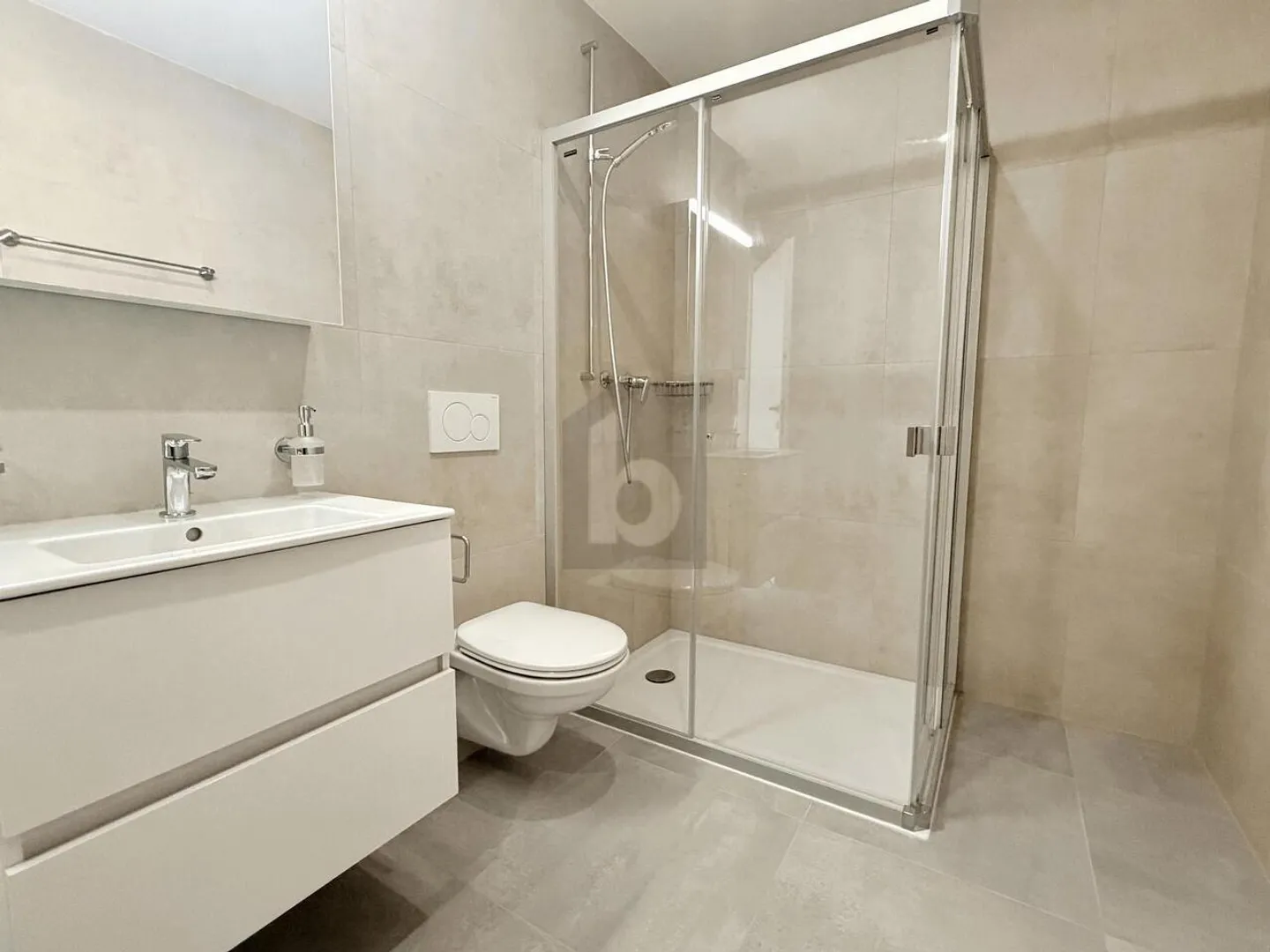 Appartement moderne avec grand balcon - Photo 5 sur 6