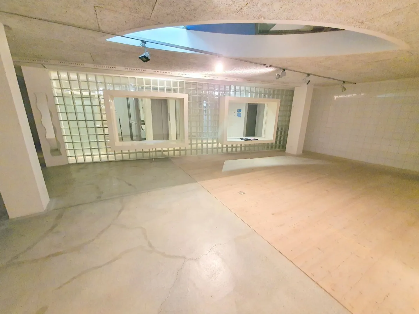 Espace de vente et de stockage dans la vieille ville d'Olten - Photo 1 sur 5