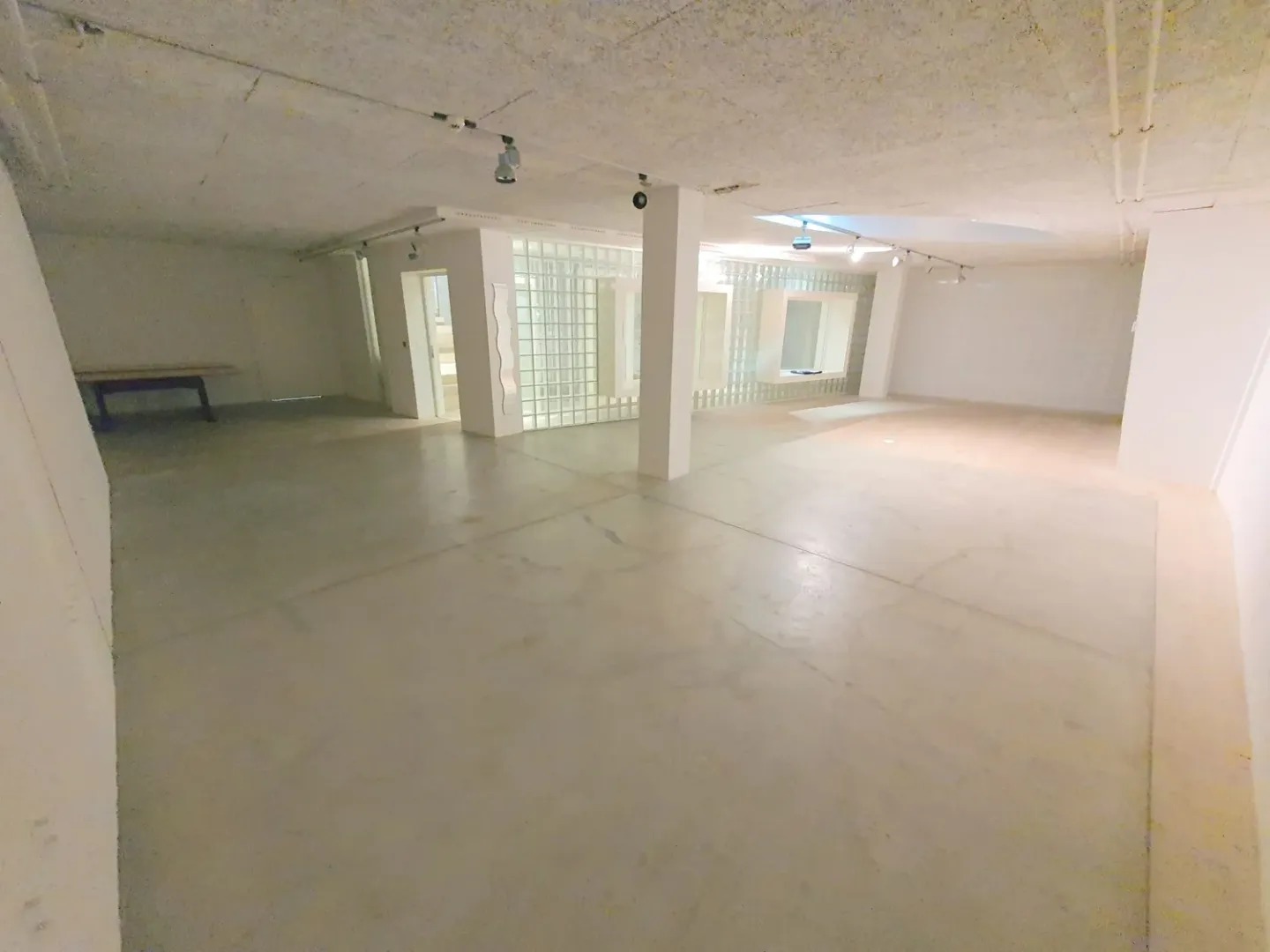 Espace de vente et de stockage dans la vieille ville d'Olten - Photo 2 sur 5