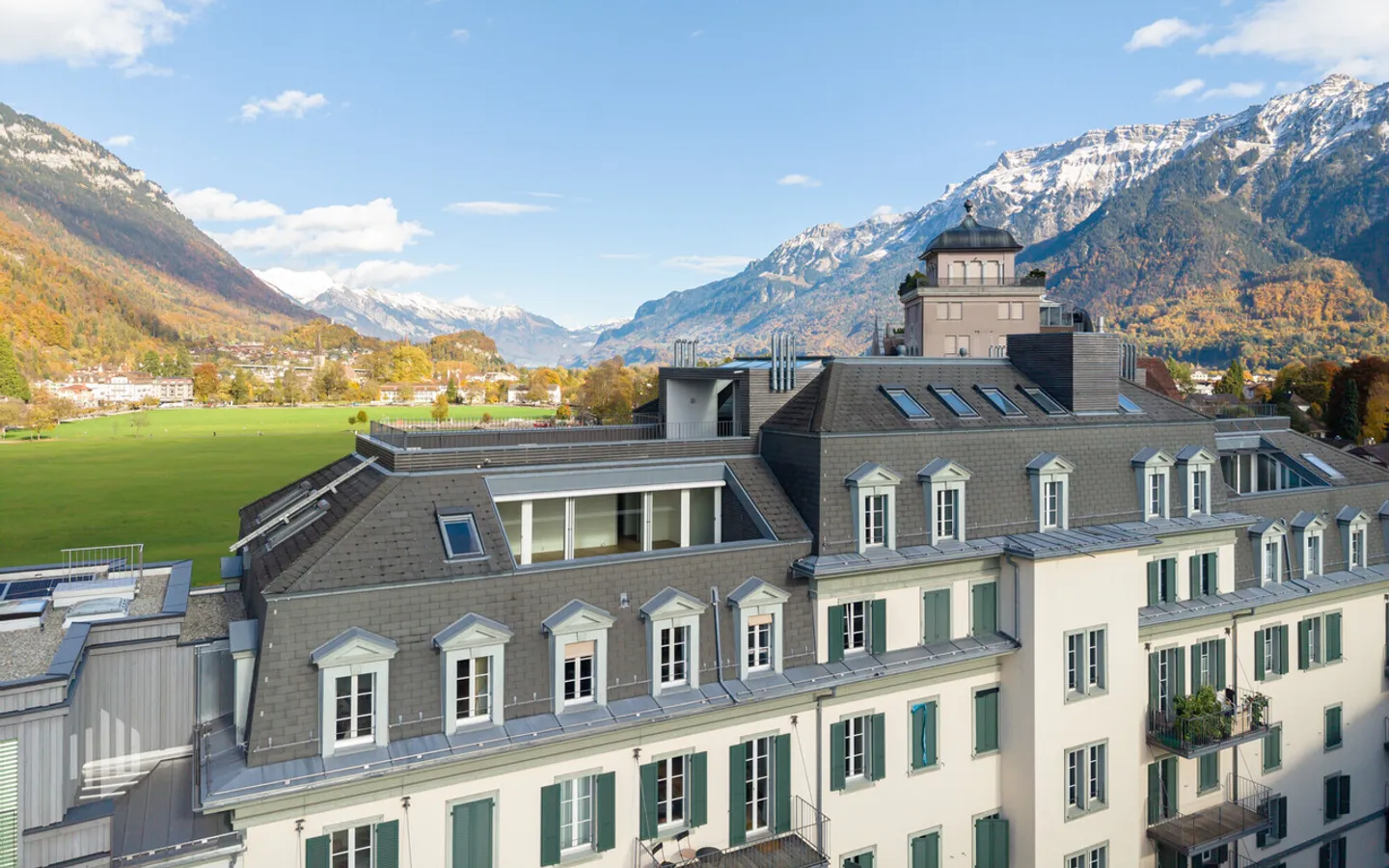 ImmoWyss - Appartement Penthouse Exclusif au Cœur d'Interlaken - Photo 3 sur 10