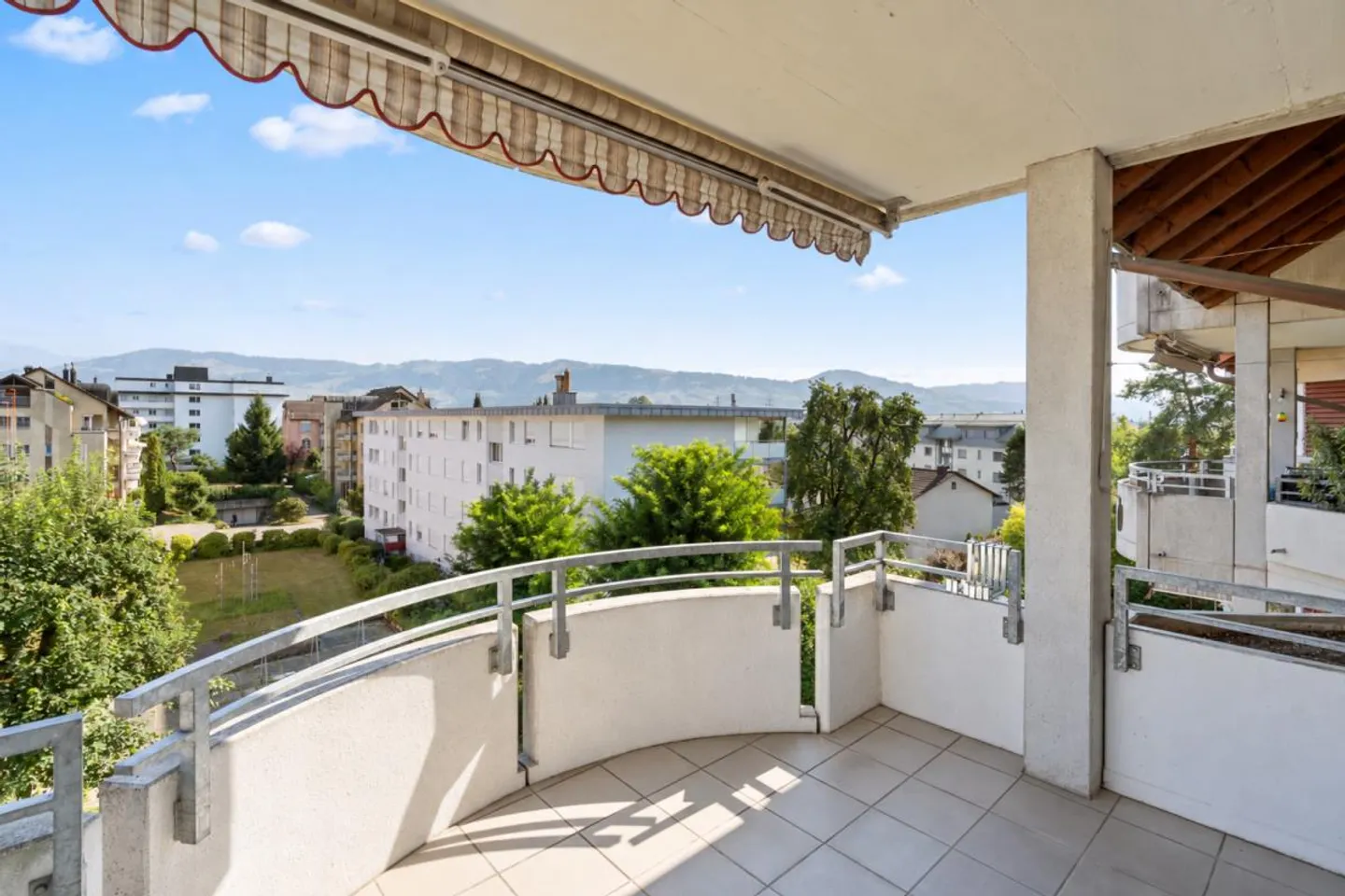 Helle 4½-Zimmer-Wohnung in Jona - Foto 1 von 5