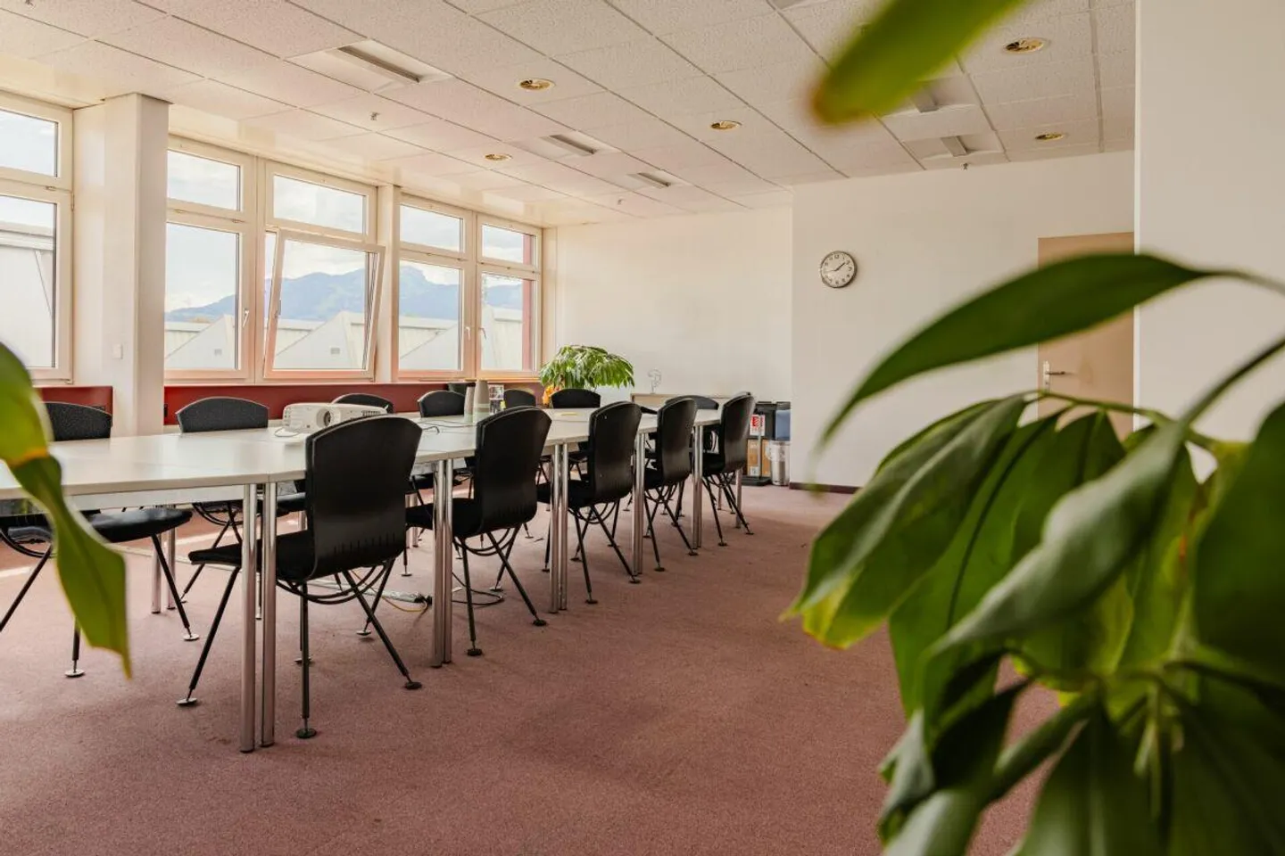 Attractive commercial spaces for offices, practices, and other services... - Photo 3 of 10