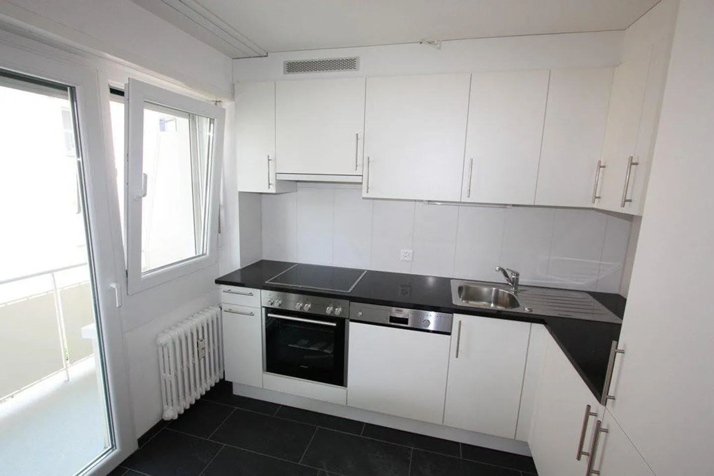 Au cœur de Pratteln, VIVRE EXCLUSIF & LUMINEUX, grâce à la rénovation ! - Photo 2 sur 4