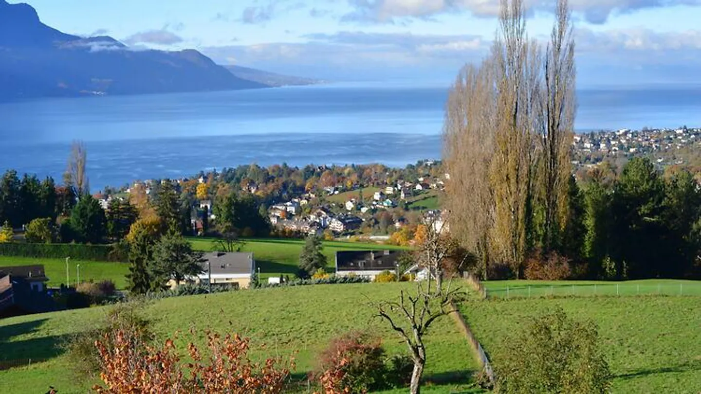 Appartement Charmant avec Vue sur le Lac - Photo 1 sur 10