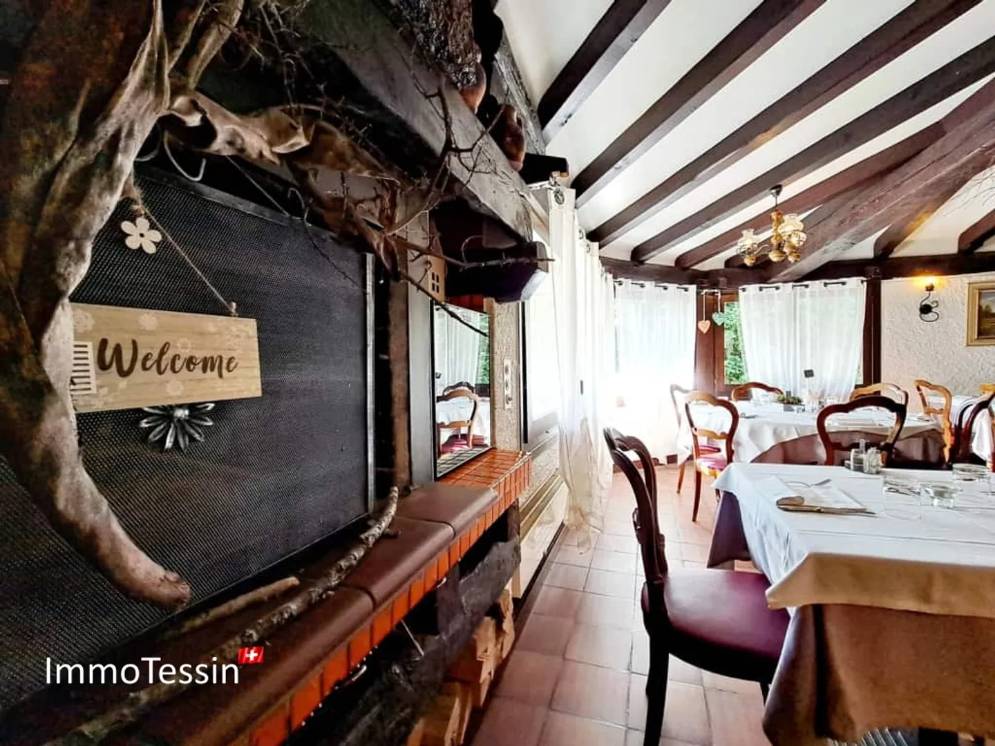 Ristorante e pizzeria affascinanti con grande terrazza nel cuore del villaggio vicino alla funivia di Monte Lema - Foto 7 di 13