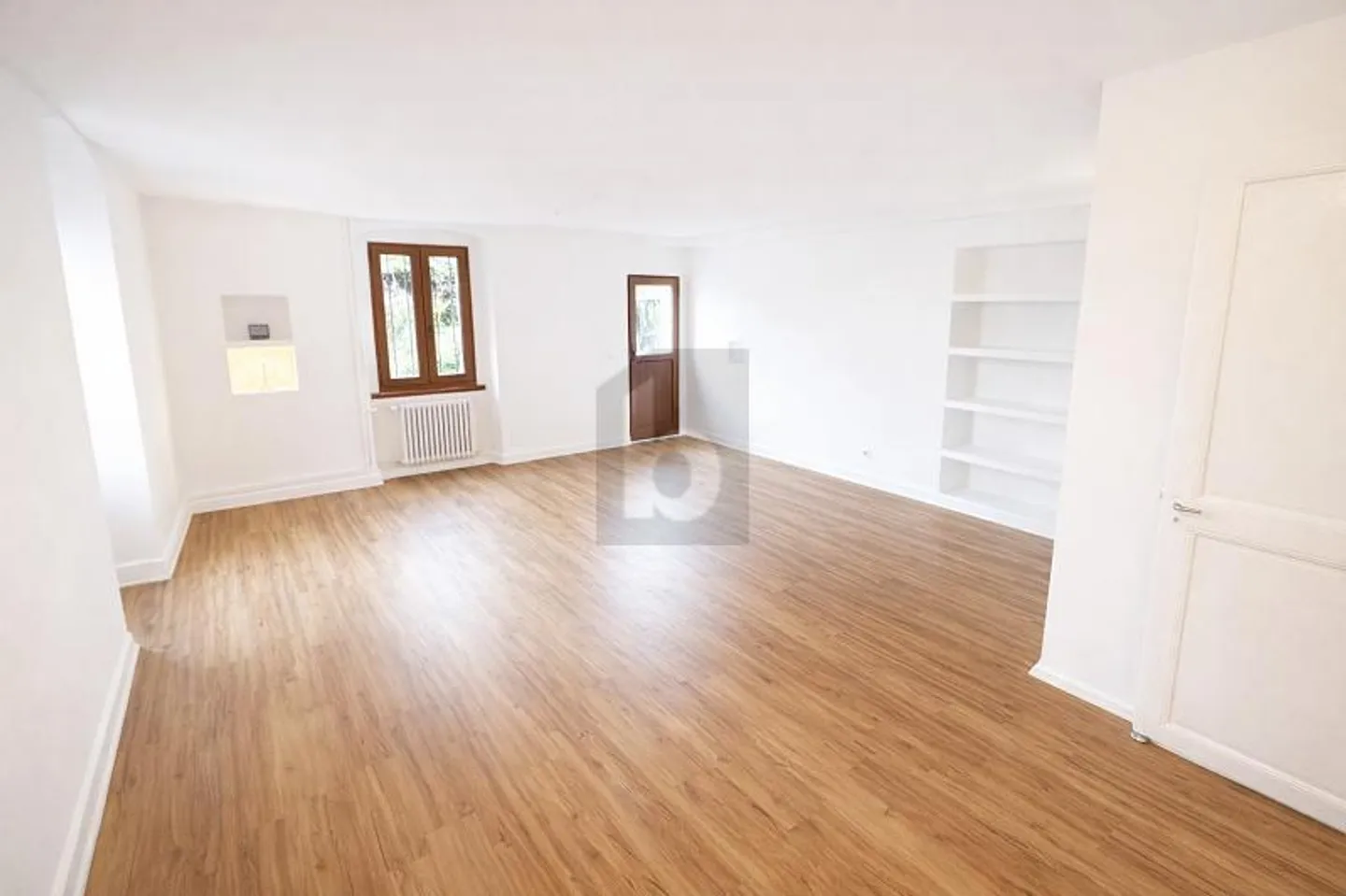 AUTHENTISCHER CHARME MIT TERRASSE, NAHE DEM SEE - Foto 2 von 6