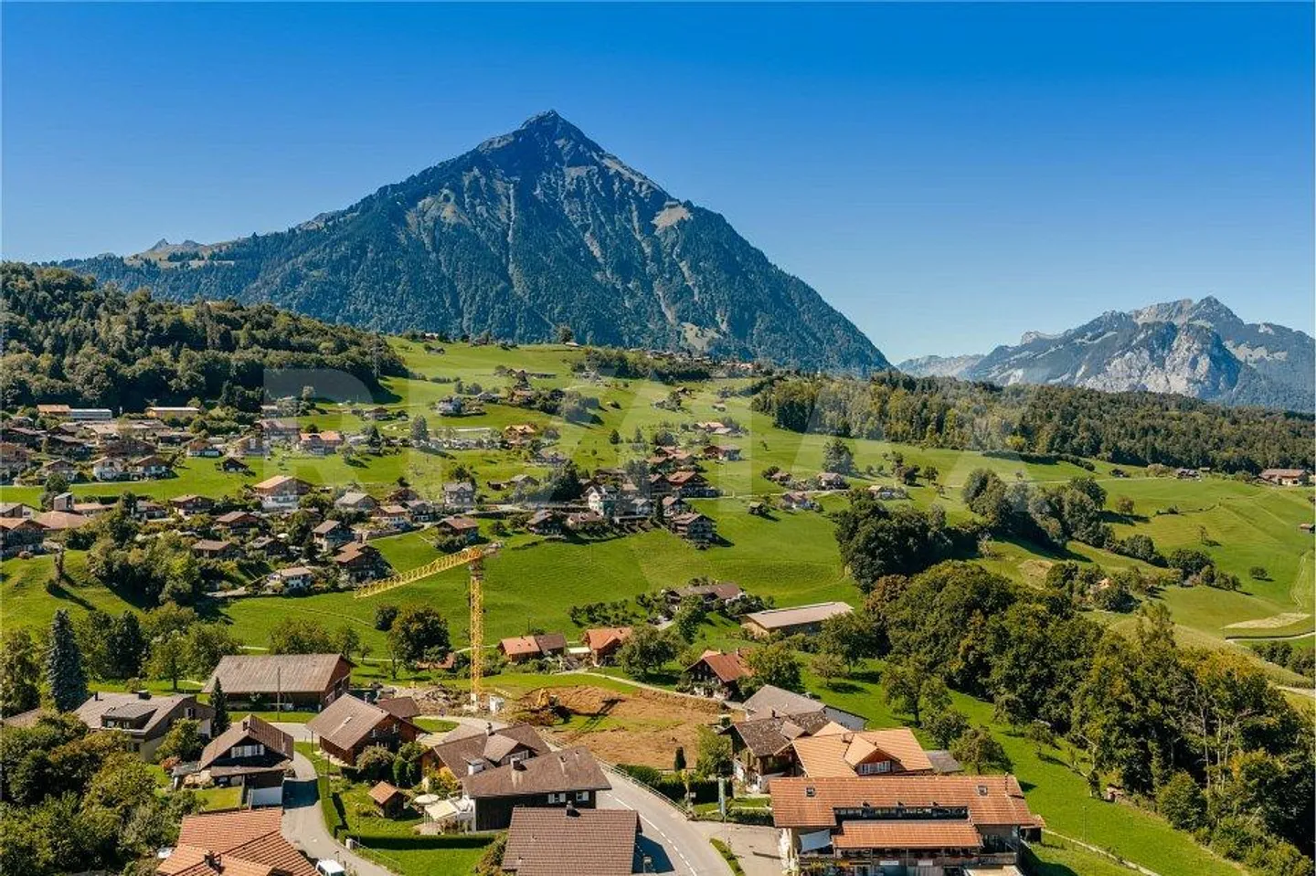 Hubelmatte Krattigen - Maisons jumelées de 6,5 pièces adaptées aux familles avec une technologie de construction à la pointe - Photo 8 sur 13