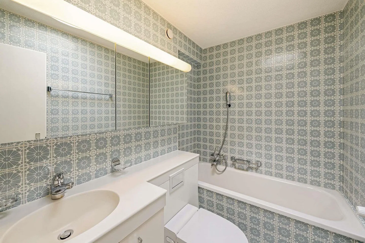 Charming Row House in the Langensand District - Photo 4 of 9
