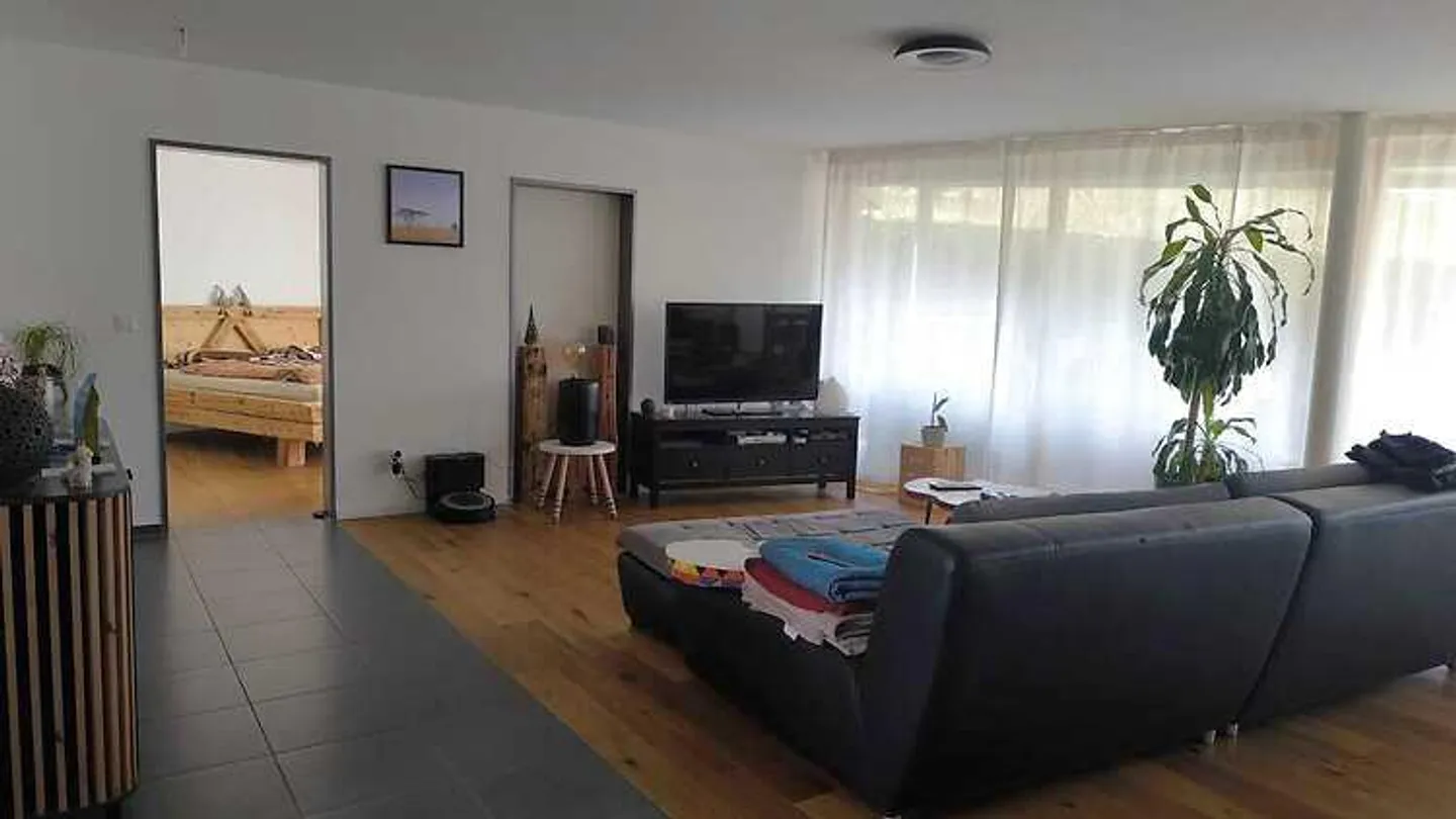 Geräumige 3½-Zimmer-Wohnung in Sachseln - Foto 2 von 7
