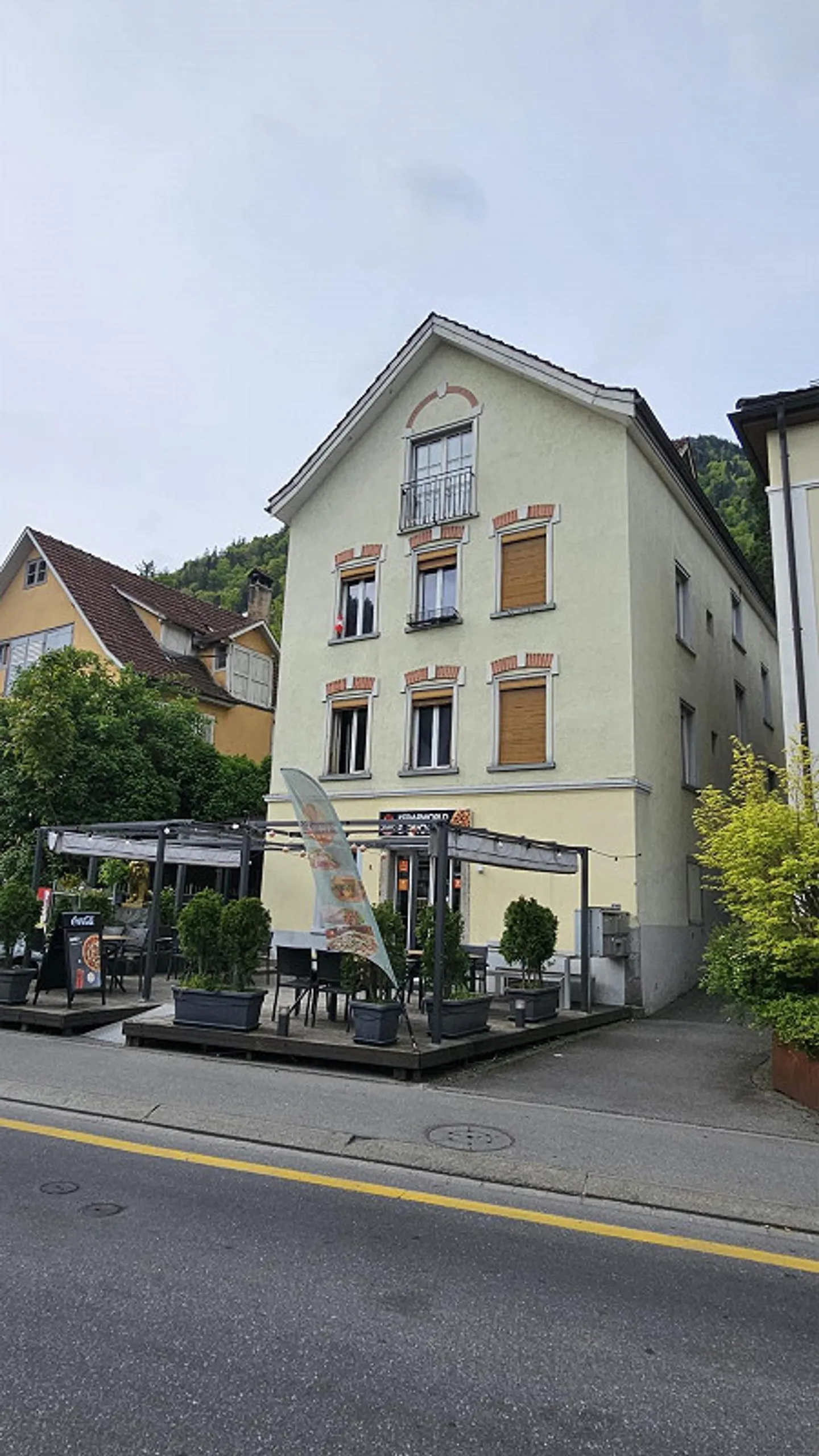 Gemischtes Gebäude mit Restaurant - Foto 1 von 3
