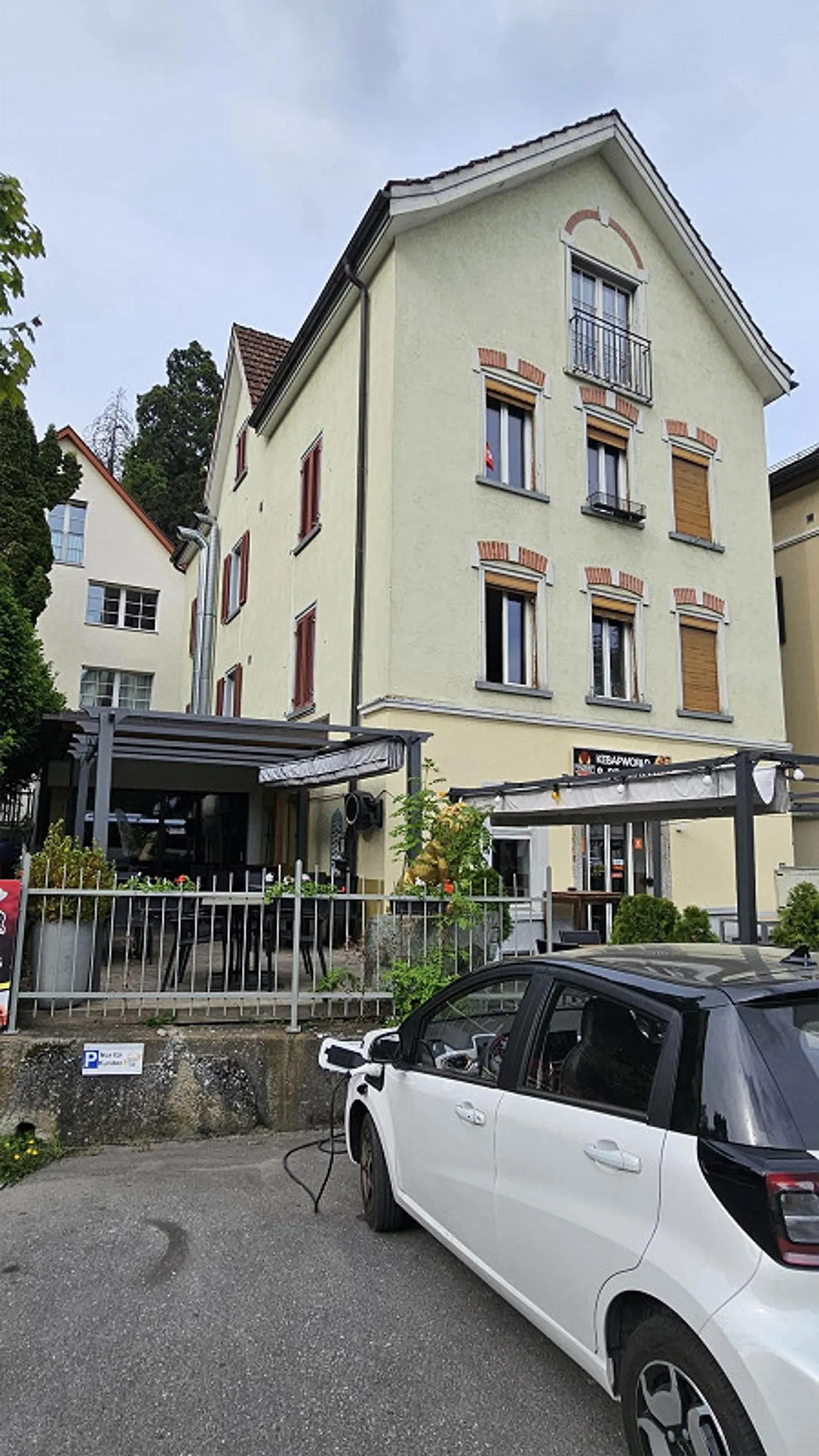 Gemischtes Gebäude mit Restaurant - Foto 2 von 3