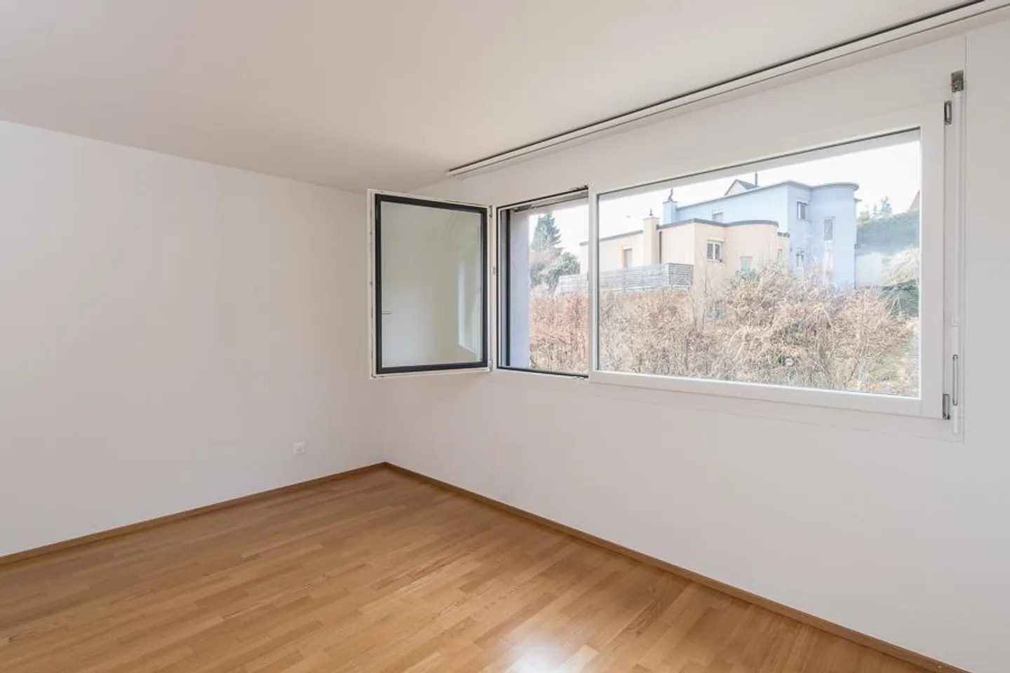 Ideal apartment near the train station! - Photo 3 of 5