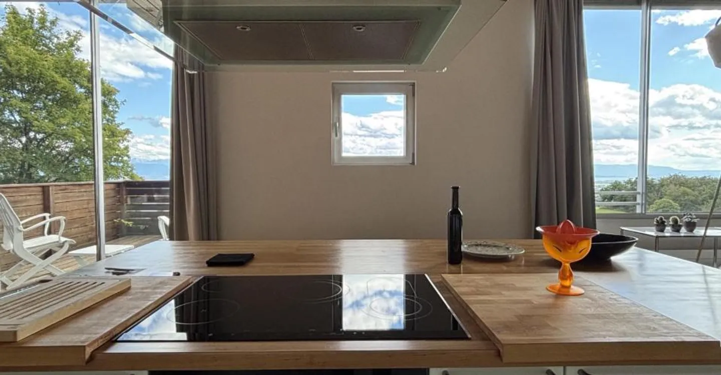 Incantevole villa bifamiliare arredata con vista sul lago e sulle Alpi - Foto 7 di 12