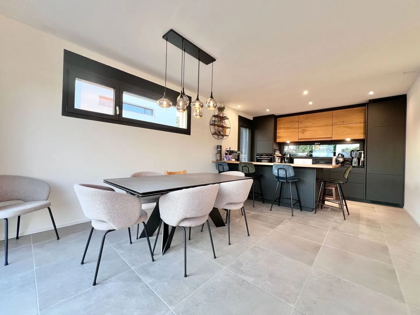 Magnificent family villa of 165 m2 with garden - Photo 4 of 15