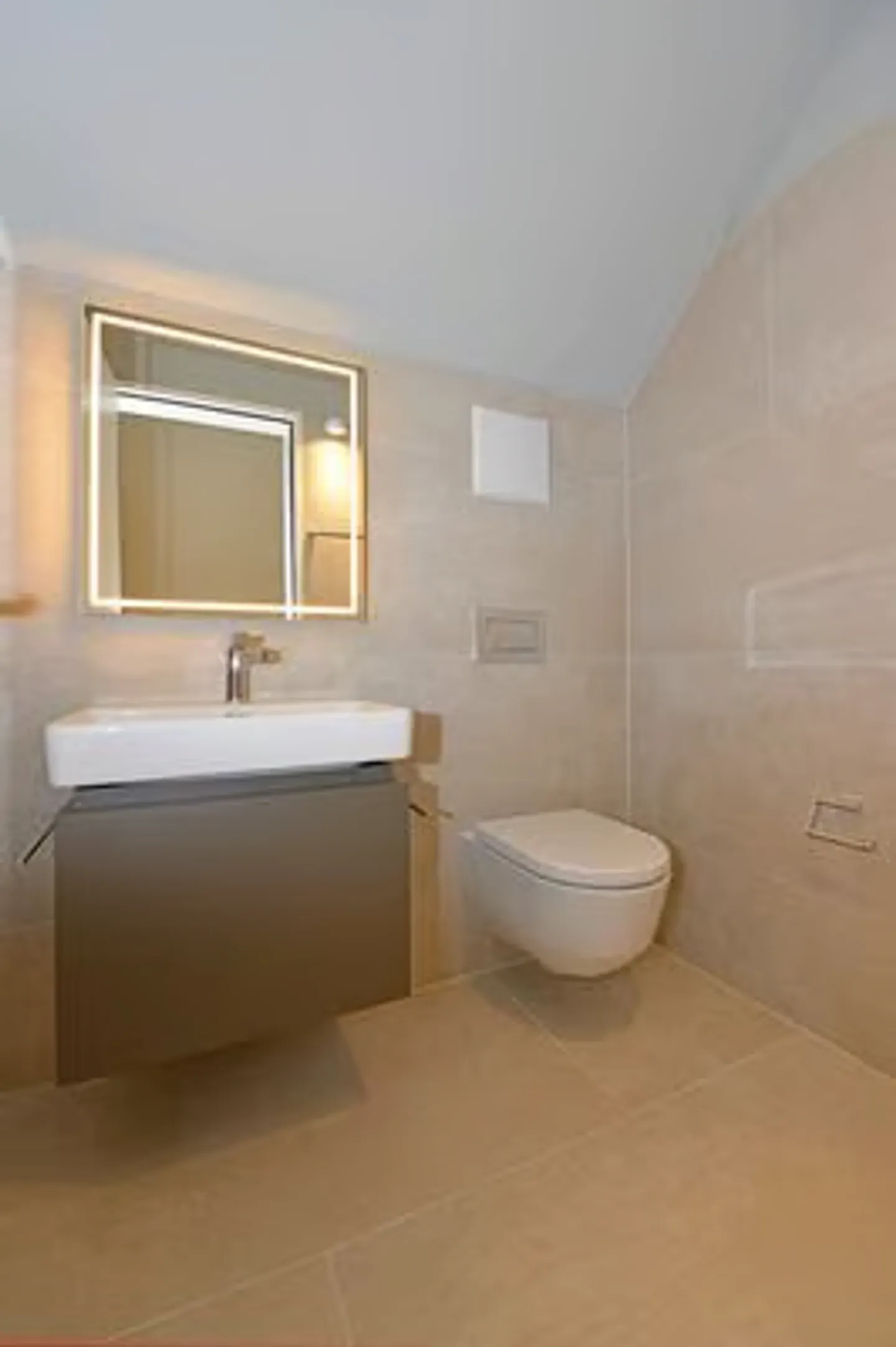 New 4.5-room maisonette apartment: live rural with city connection - Photo 8 of 12