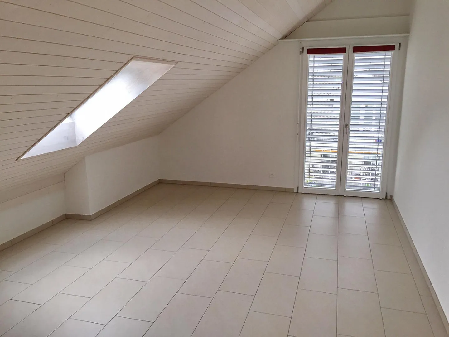 Moderne Dachwohnung mit Schwedenofen - Foto 4 von 11