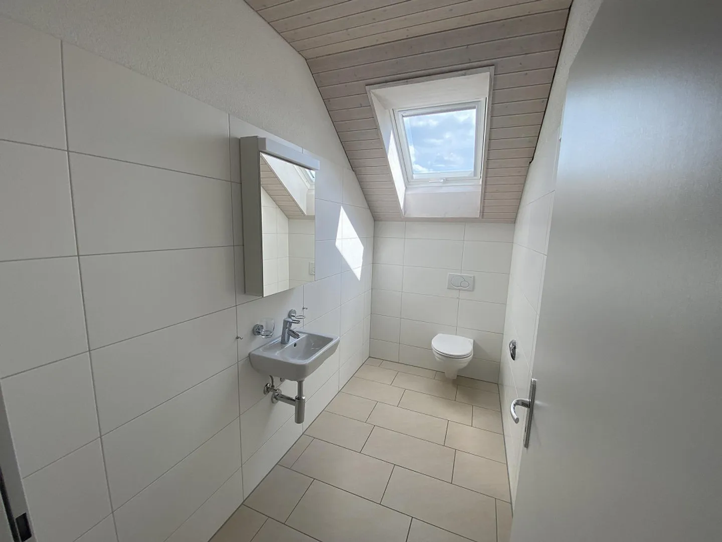 Moderne Dachwohnung mit Schwedenofen - Foto 6 von 11