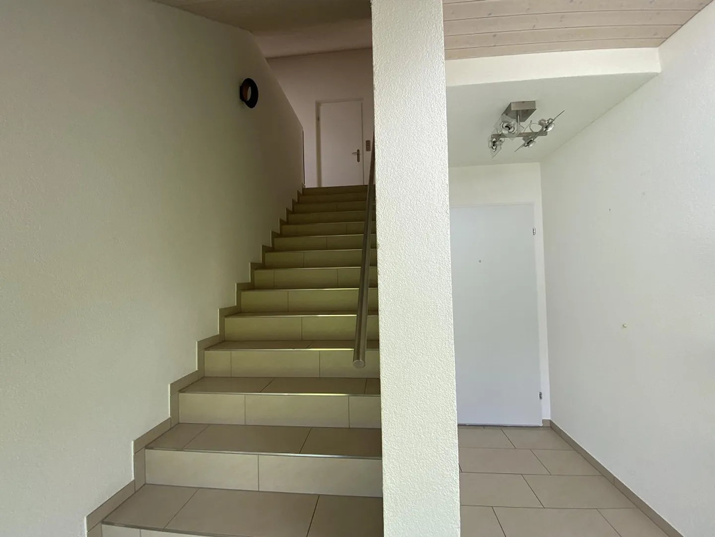 Moderne Dachwohnung mit Schwedenofen - Foto 7 von 11