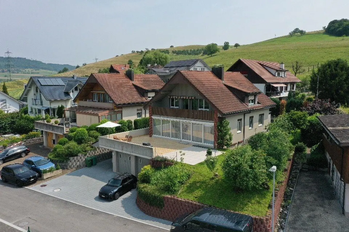 Casa plurifamiliare con 2 appartamenti e uno studio con ingresso separato - Foto 1 di 3