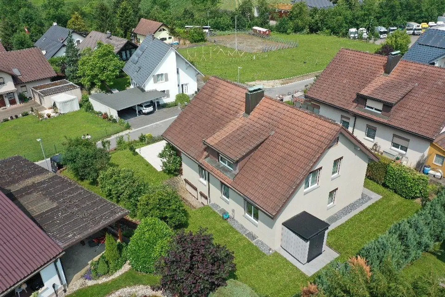 Casa plurifamiliare con 2 appartamenti e uno studio con ingresso separato - Foto 2 di 3