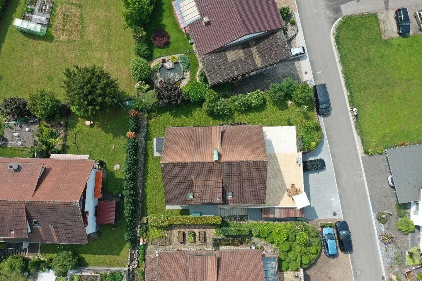 Casa plurifamiliare con 2 appartamenti e uno studio con ingresso separato - Foto 3 di 3