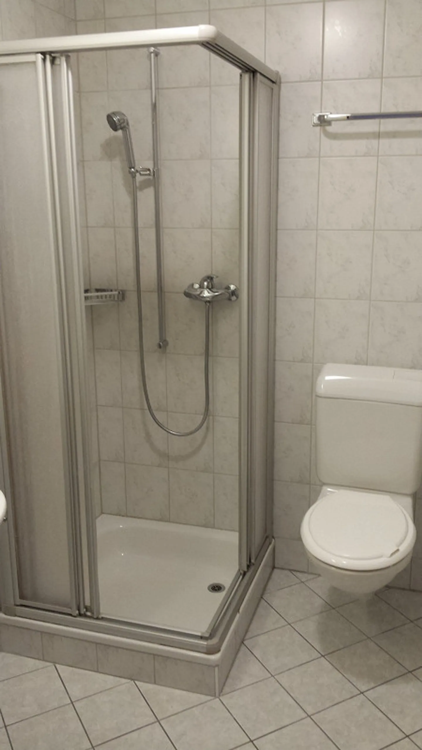 SONNIGE, HELLE  4 1/2  ZIMMERWOHNUNG MIT TRAUMHAFTER AUSSICHT - Foto 15 di 26