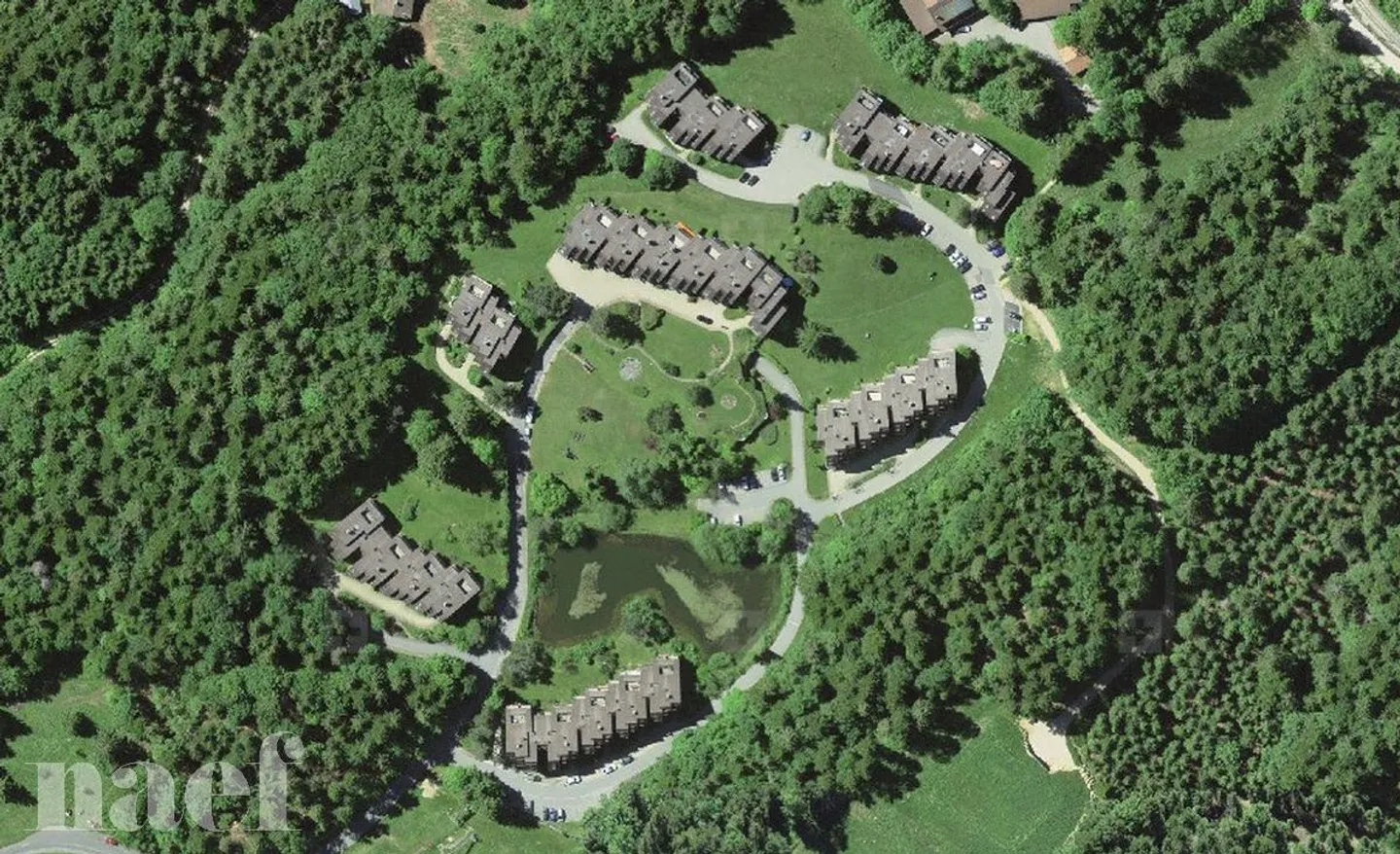 Place couverte - Photo 1 sur 1