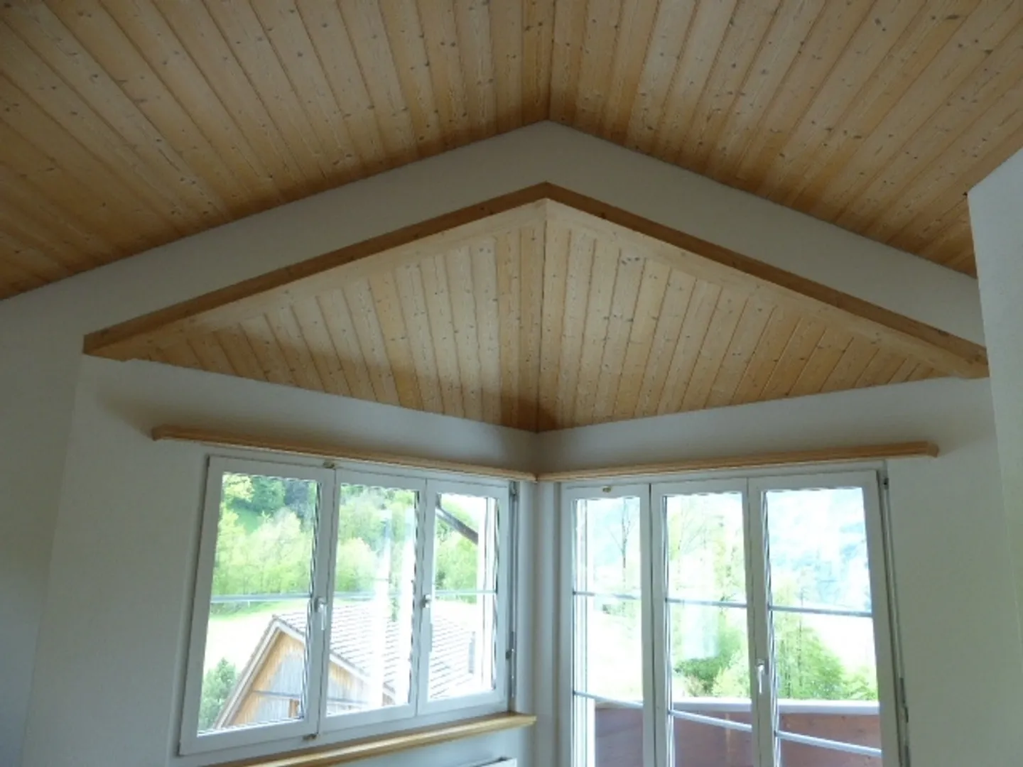 SONNIGE, HELLE  4 1/2  ZIMMERWOHNUNG MIT TRAUMHAFTER AUSSICHT - Foto 6 di 26