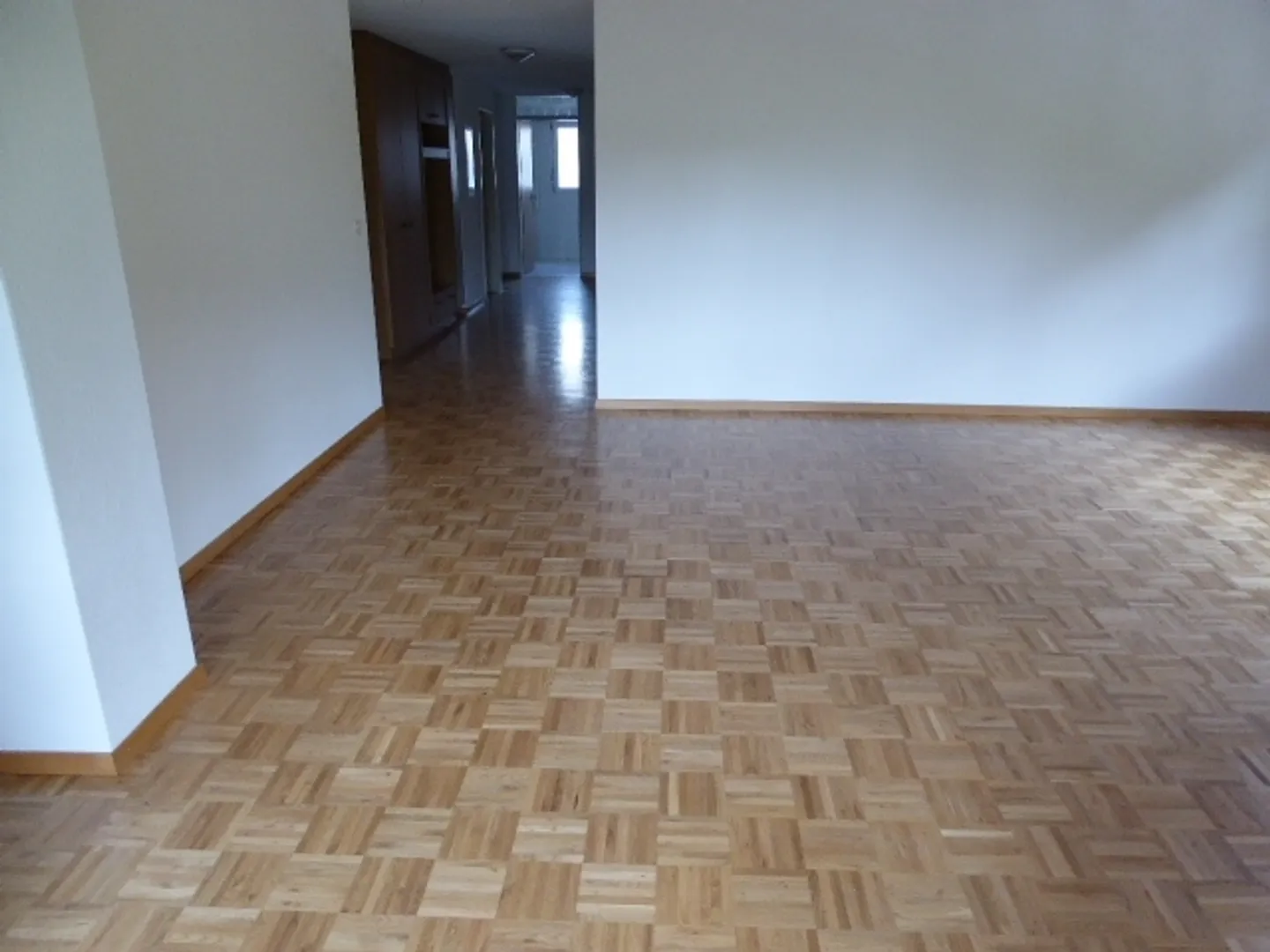 SONNIGE, HELLE  4 1/2  ZIMMERWOHNUNG MIT TRAUMHAFTER AUSSICHT - Foto 7 di 26