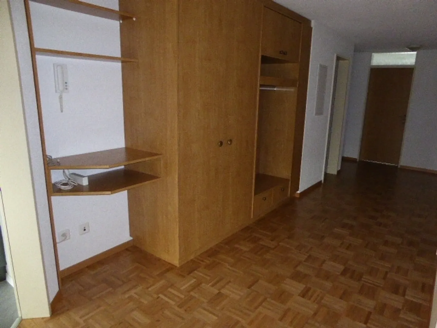 SONNIGE, HELLE  4 1/2  ZIMMERWOHNUNG MIT TRAUMHAFTER AUSSICHT - Foto 8 di 26