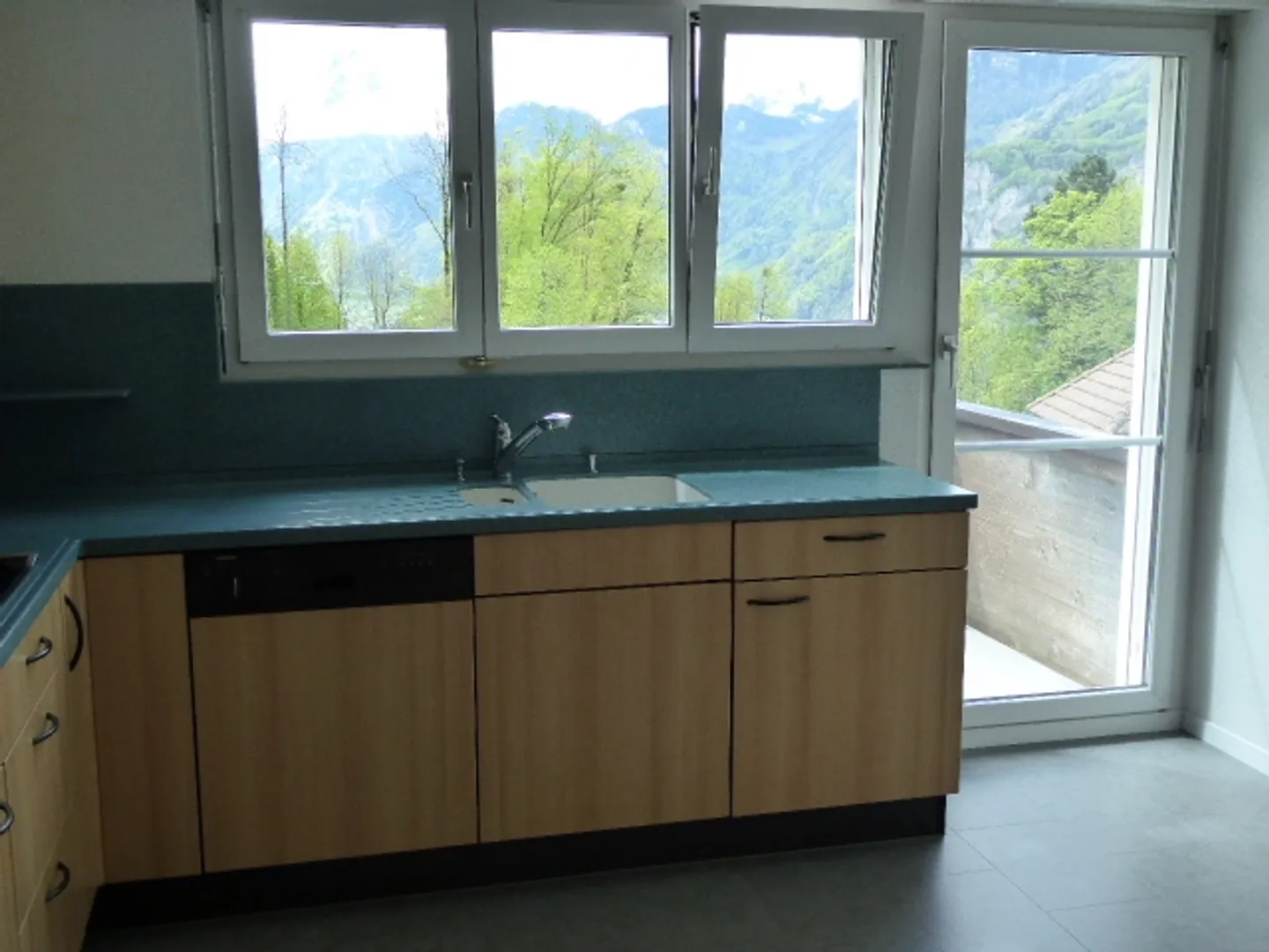 SONNIGE, HELLE  4 1/2  ZIMMERWOHNUNG MIT TRAUMHAFTER AUSSICHT - Foto 20 di 26