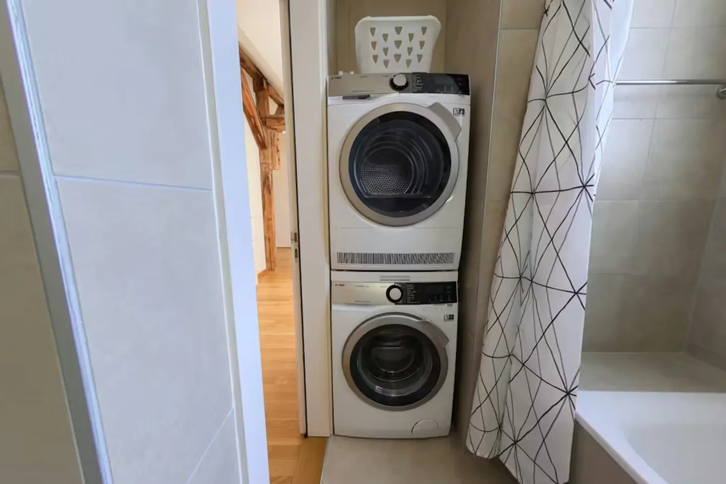 Stunning 3-Bedroom Apartment - Photo 10 of 10