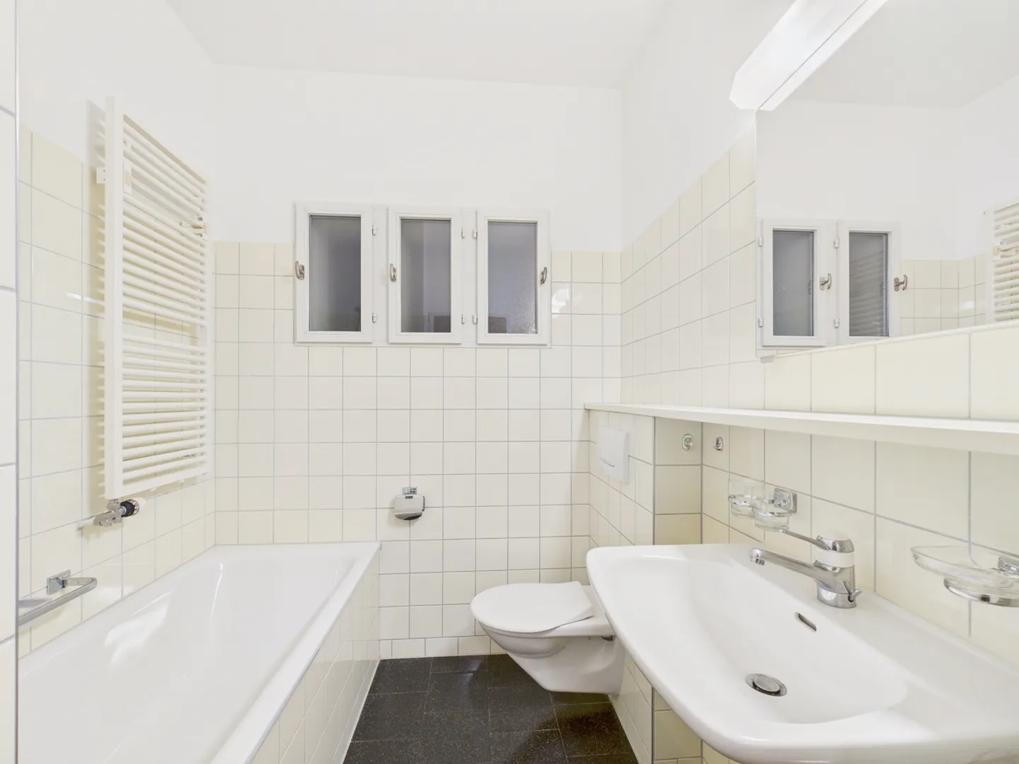 Ampio appartamento di 3,5 locali con balcone a Biel-Benken BL - Foto 9 di 10