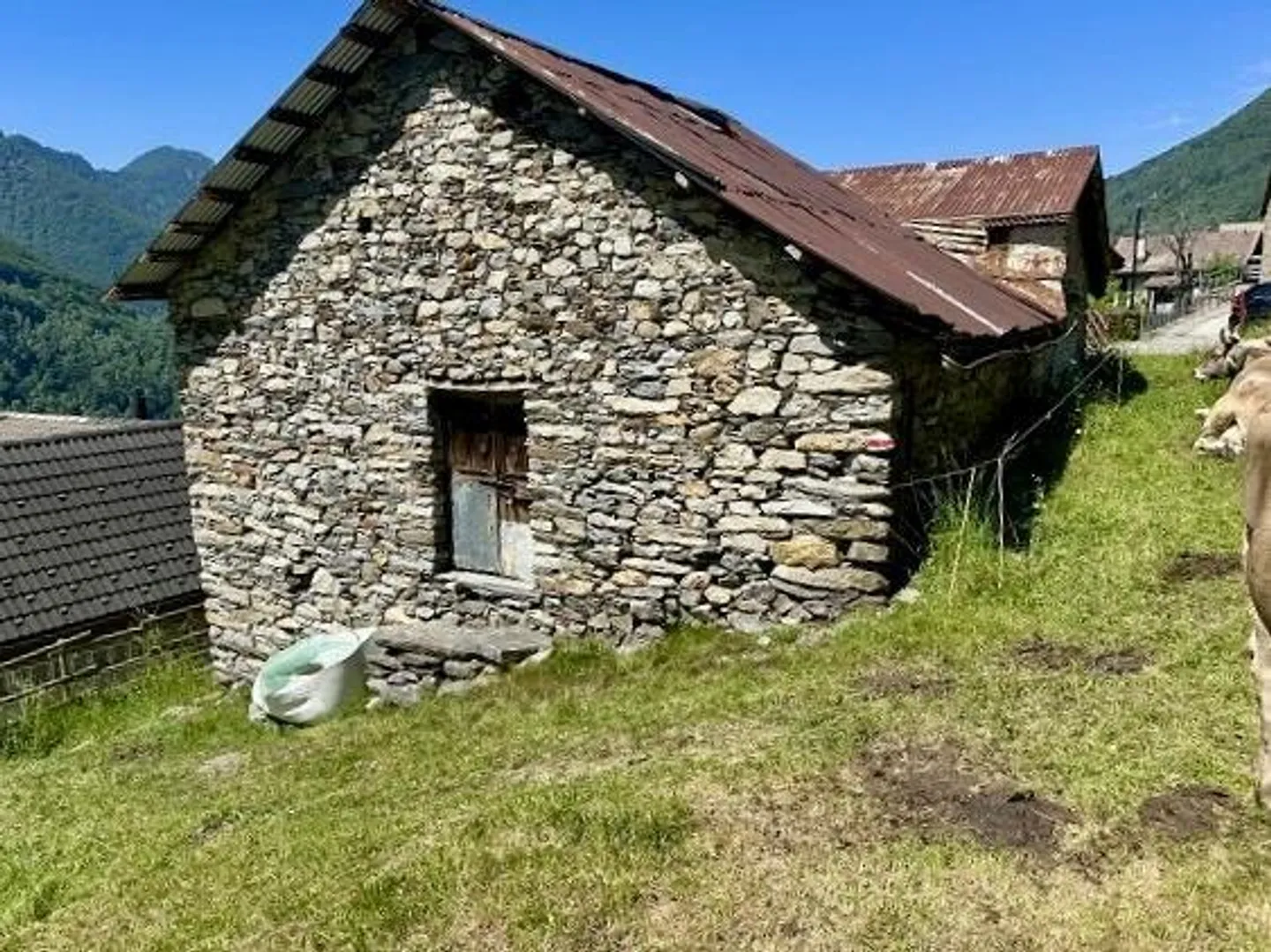 Rustique de 4 pièces à rénover avec vue panoramique et environnement - Photo 6 sur 18