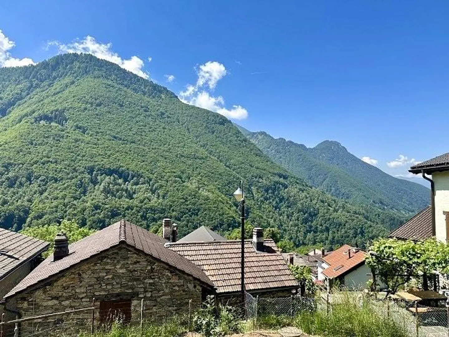 Rustique de 4 pièces à rénover avec vue panoramique et environnement - Photo 8 sur 18