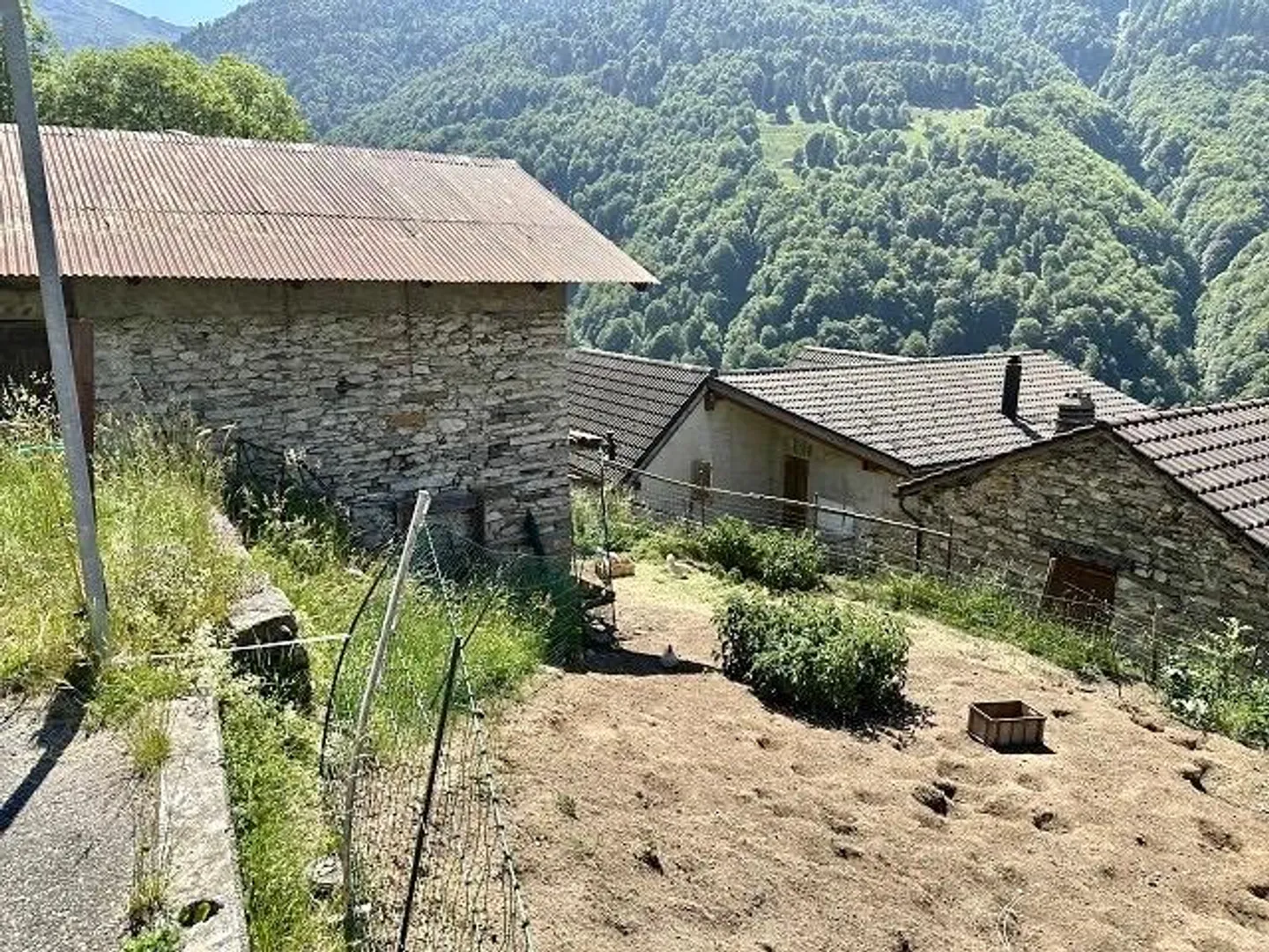 Rustique de 4 pièces à rénover avec vue panoramique et environnement - Photo 14 sur 18