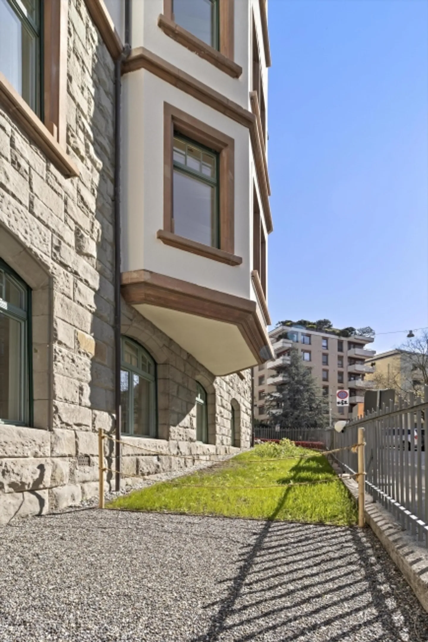 Office space for rent - Photo 2 of 4