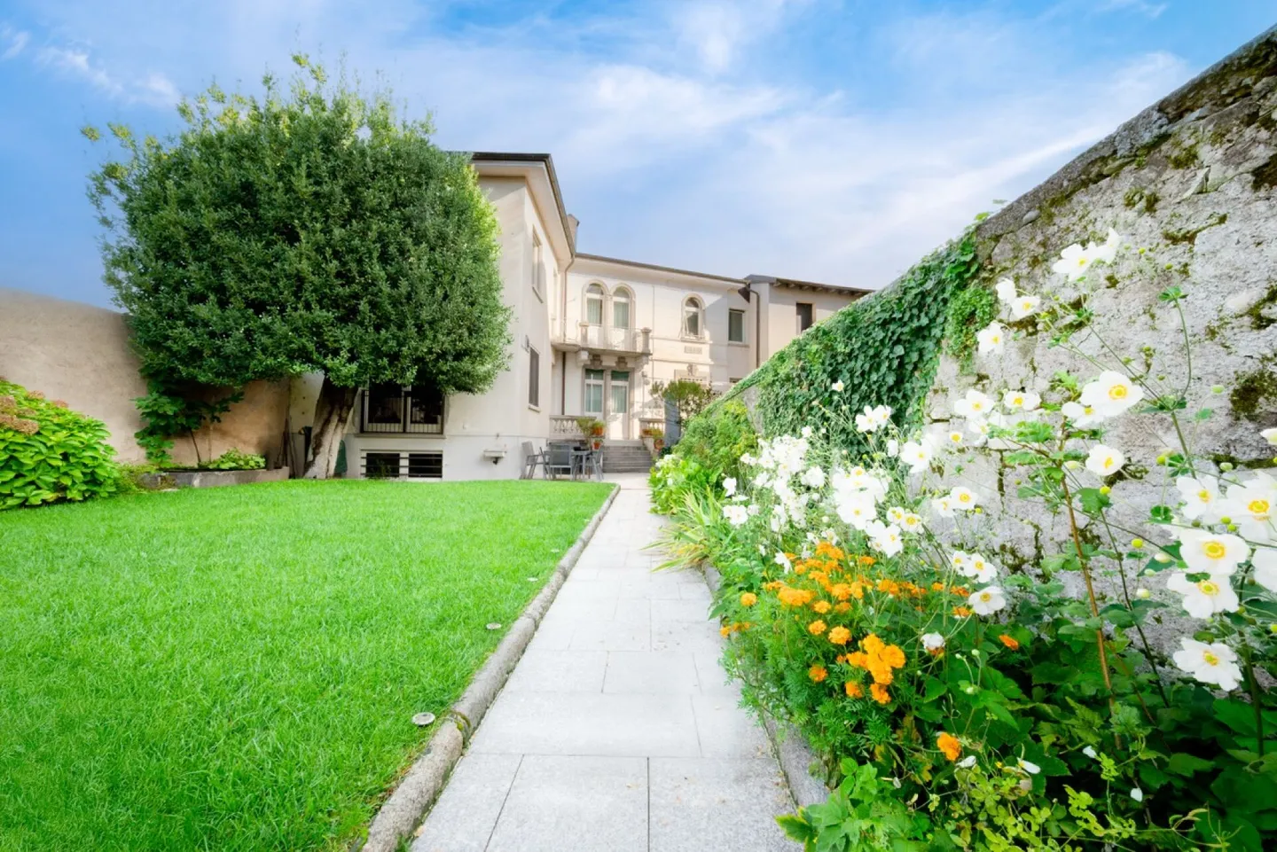 Résidence historique prestigieuse avec jardin au cœur de la vieille ville de Mendrisio. - Photo 1 sur 12