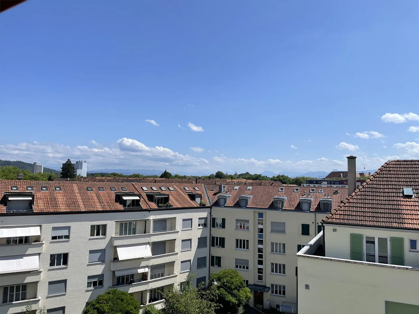 Nuovo appartamento mansardato di 2.5 locali con vista libera sulle Alpi - Foto 2 di 11