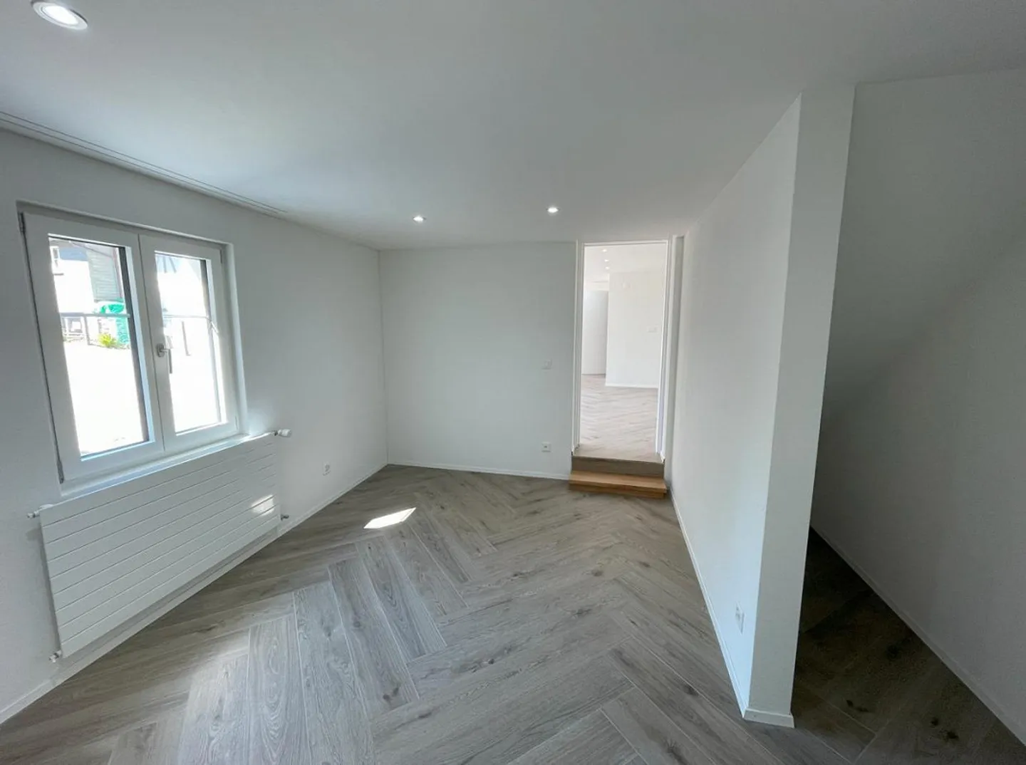 Appartement moderne de 3,5 pièces, entièrement rénové, à Wagenhausen - Photo 3 sur 9