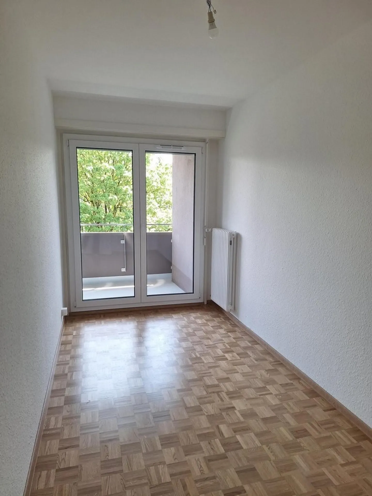 Completely renovated apartment, ideal near the Nations - Photo 6 of 8