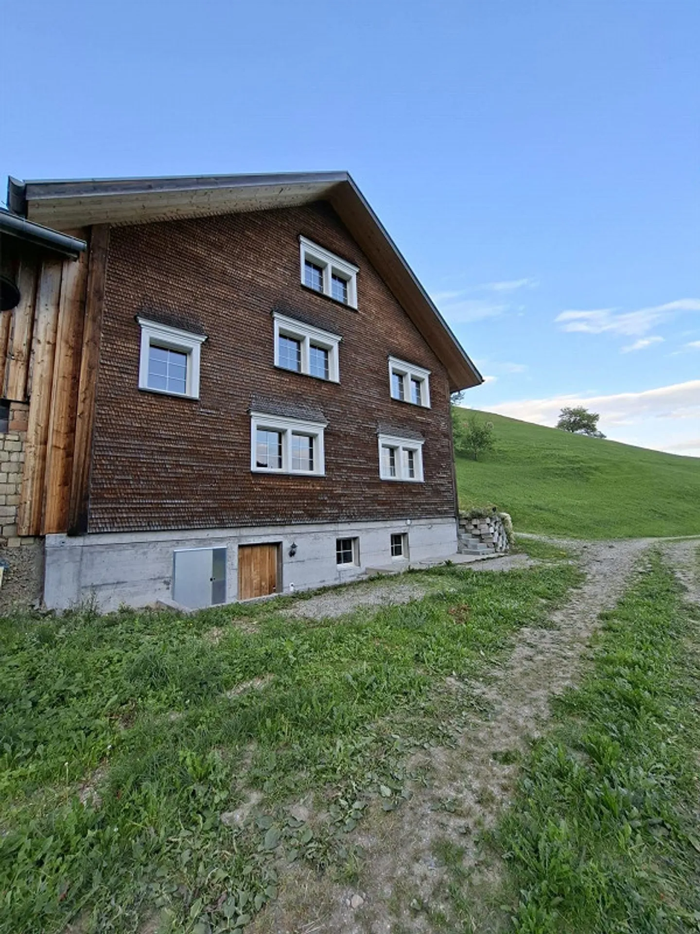 Newly built farmhouse for rent - Photo 2 of 2