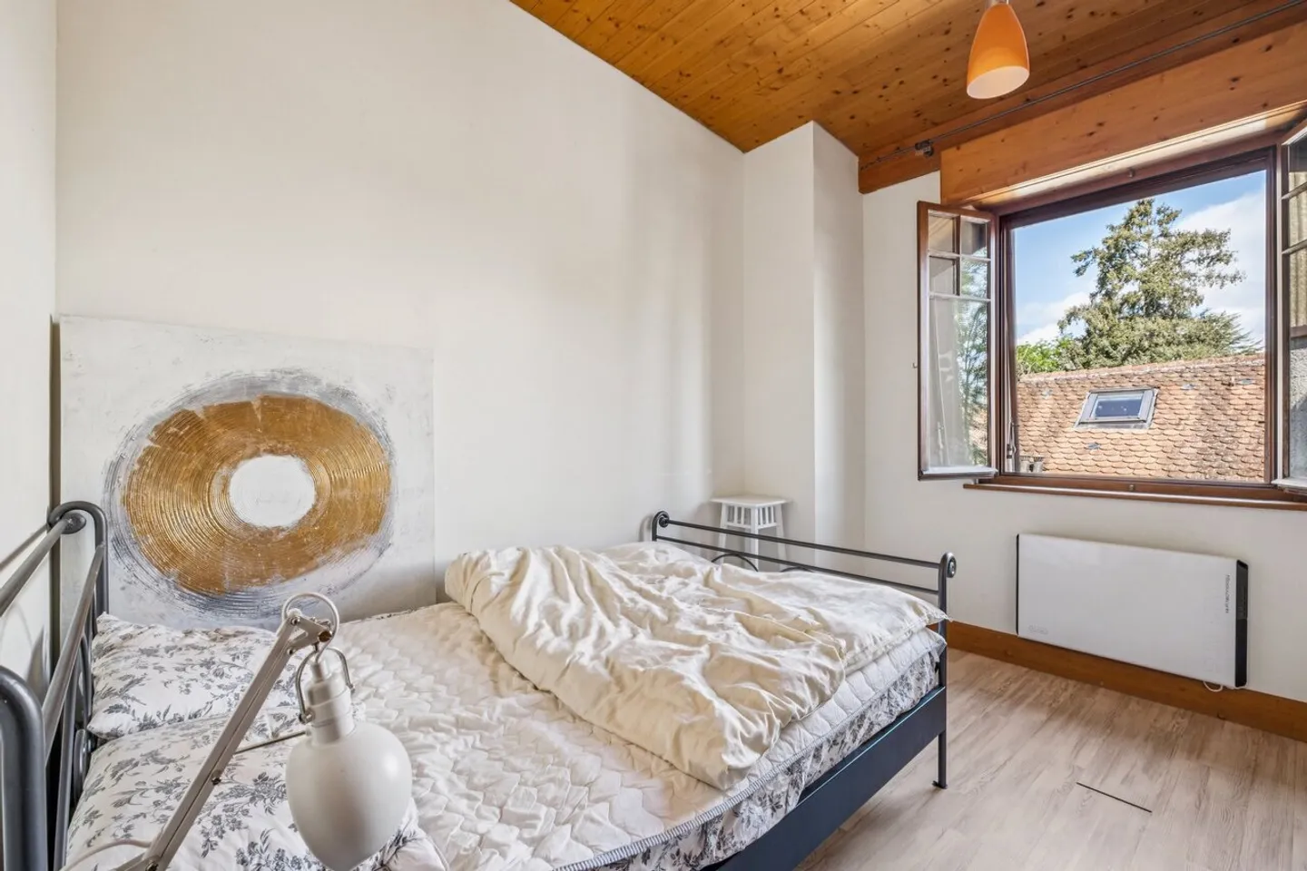 Elegant bright attic with beautiful volumes - Photo 5 of 9