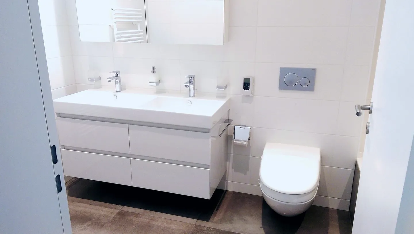 In the Green - Luxurious + Modern 3.5-Room Apartment, Large Balcony, 2 Bathrooms, Neu-Allschwil, 15min to the City - Photo 5 of 25