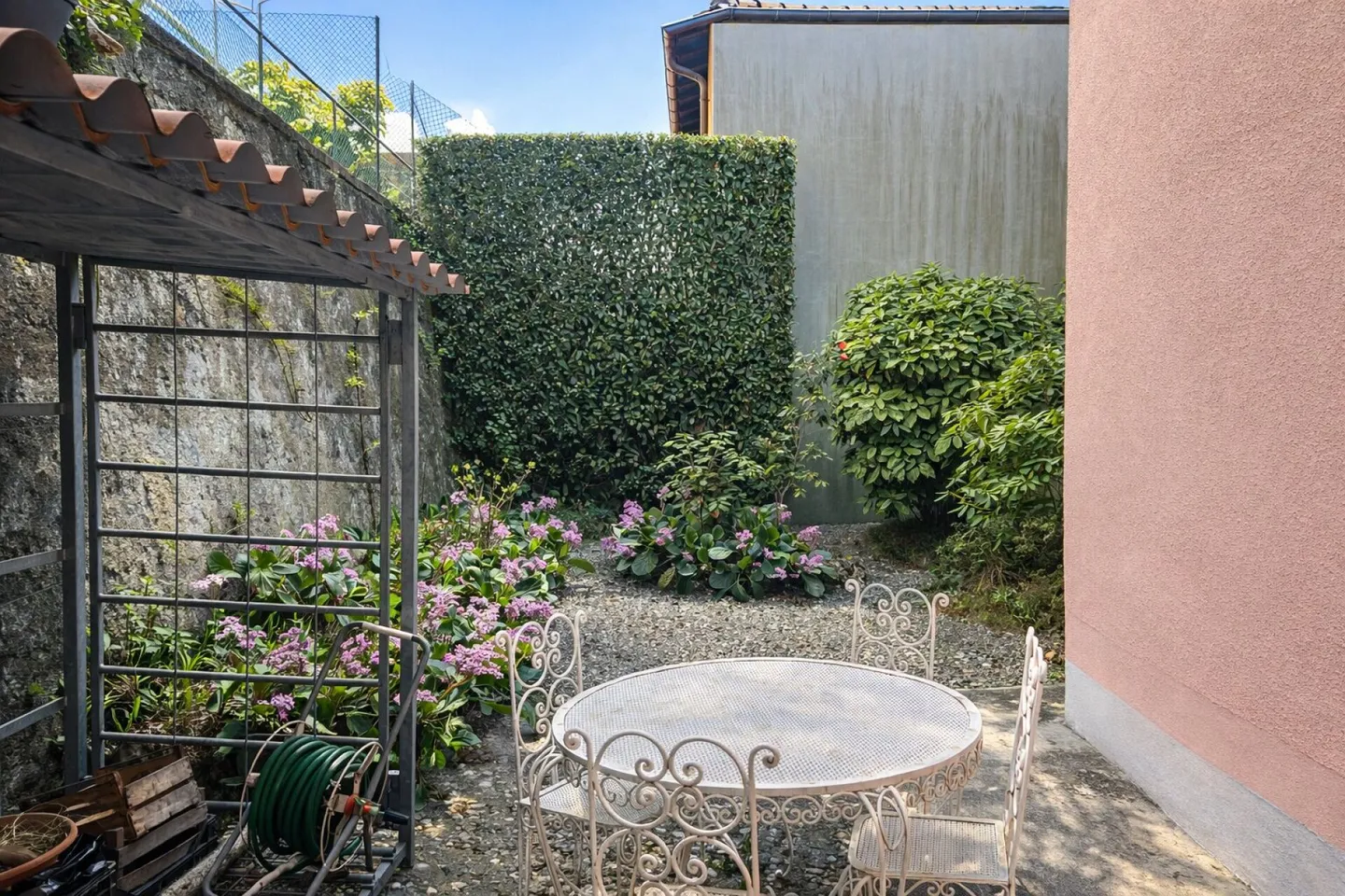 Elegante villa d'epoca con giardino e terrazze nel cuore di Balerna - Photo 8 sur 38