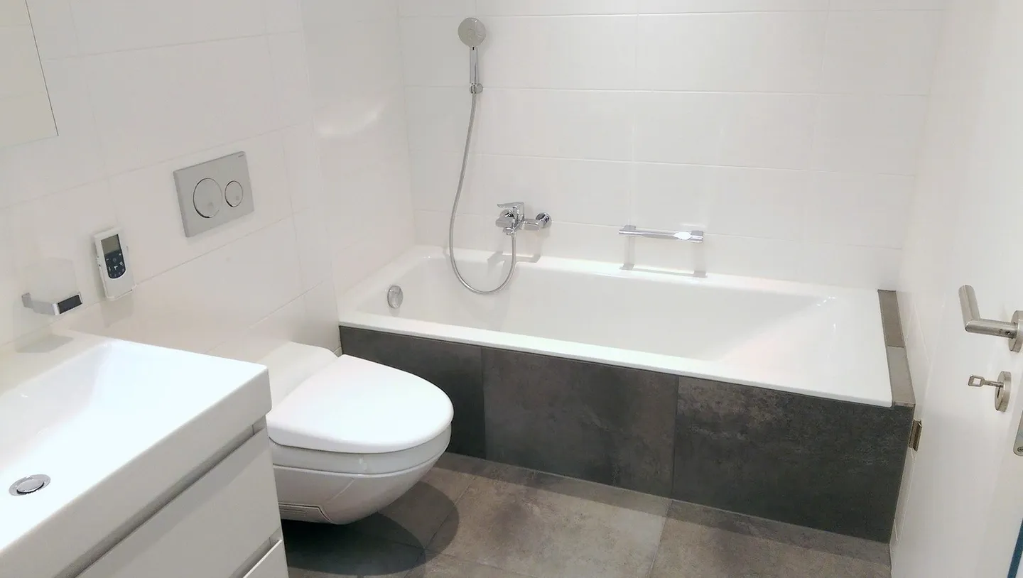 In the Green - Luxurious + Modern 3.5-Room Apartment, Large Balcony, 2 Bathrooms, Neu-Allschwil, 15min to the City - Photo 7 of 25