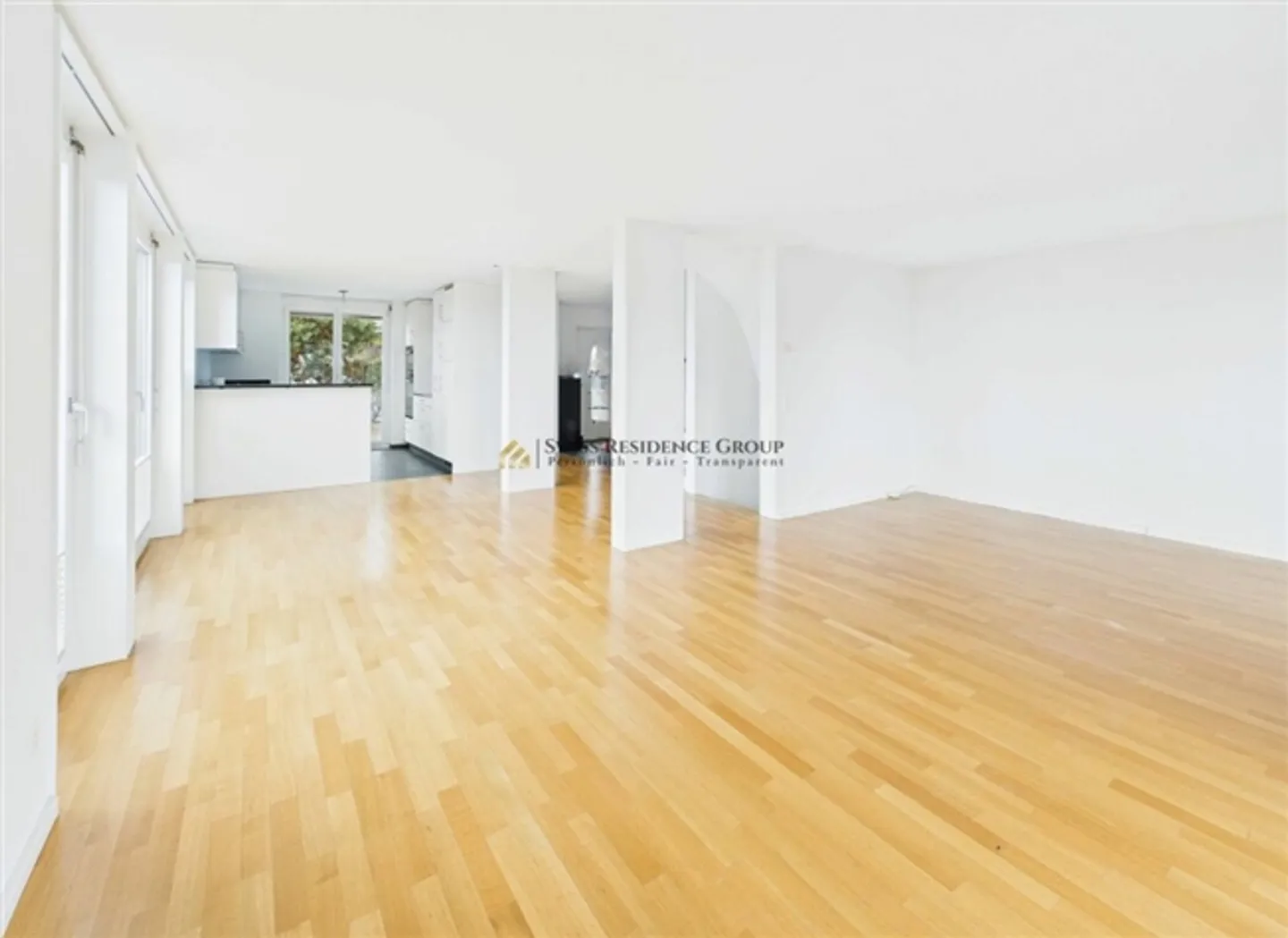 Residenza familiare di alta qualità con giardino e vista libera sul lago Greifen - Foto 2 di 18