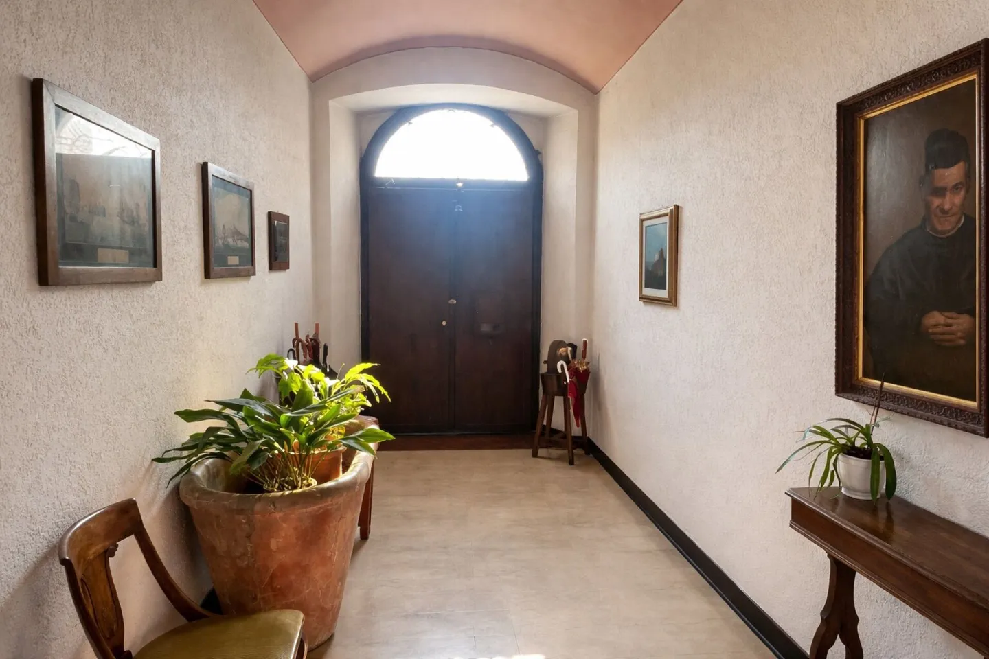 Elegante villa d'epoca con giardino e terrazze nel cuore di Balerna - Photo 16 sur 38